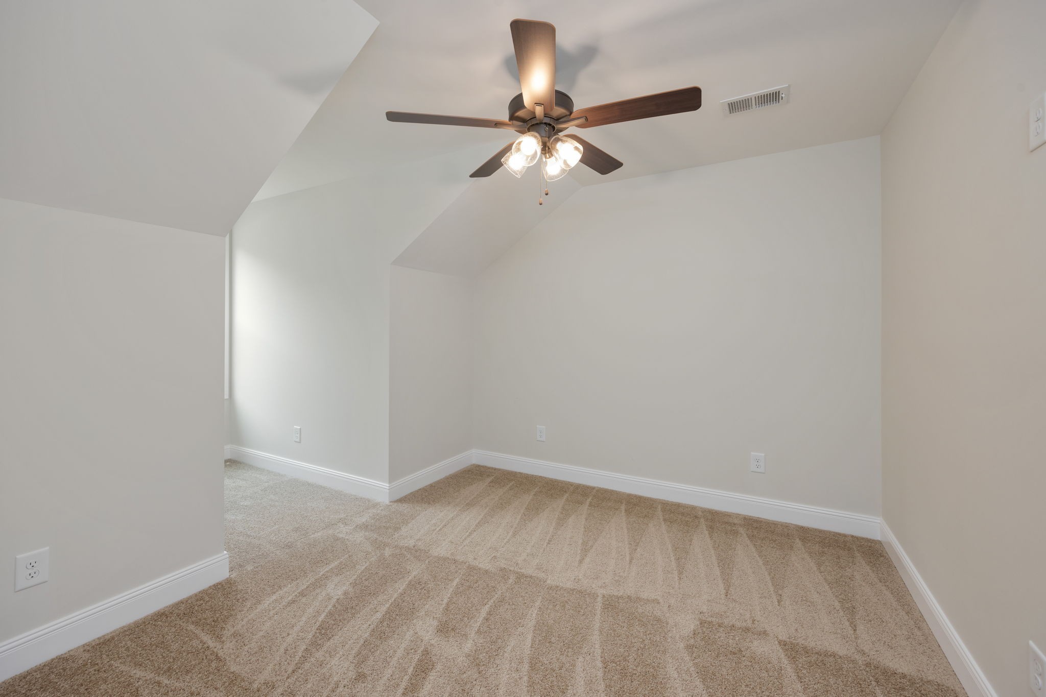 Image 20 of 26 For 5960 Pine Avenue