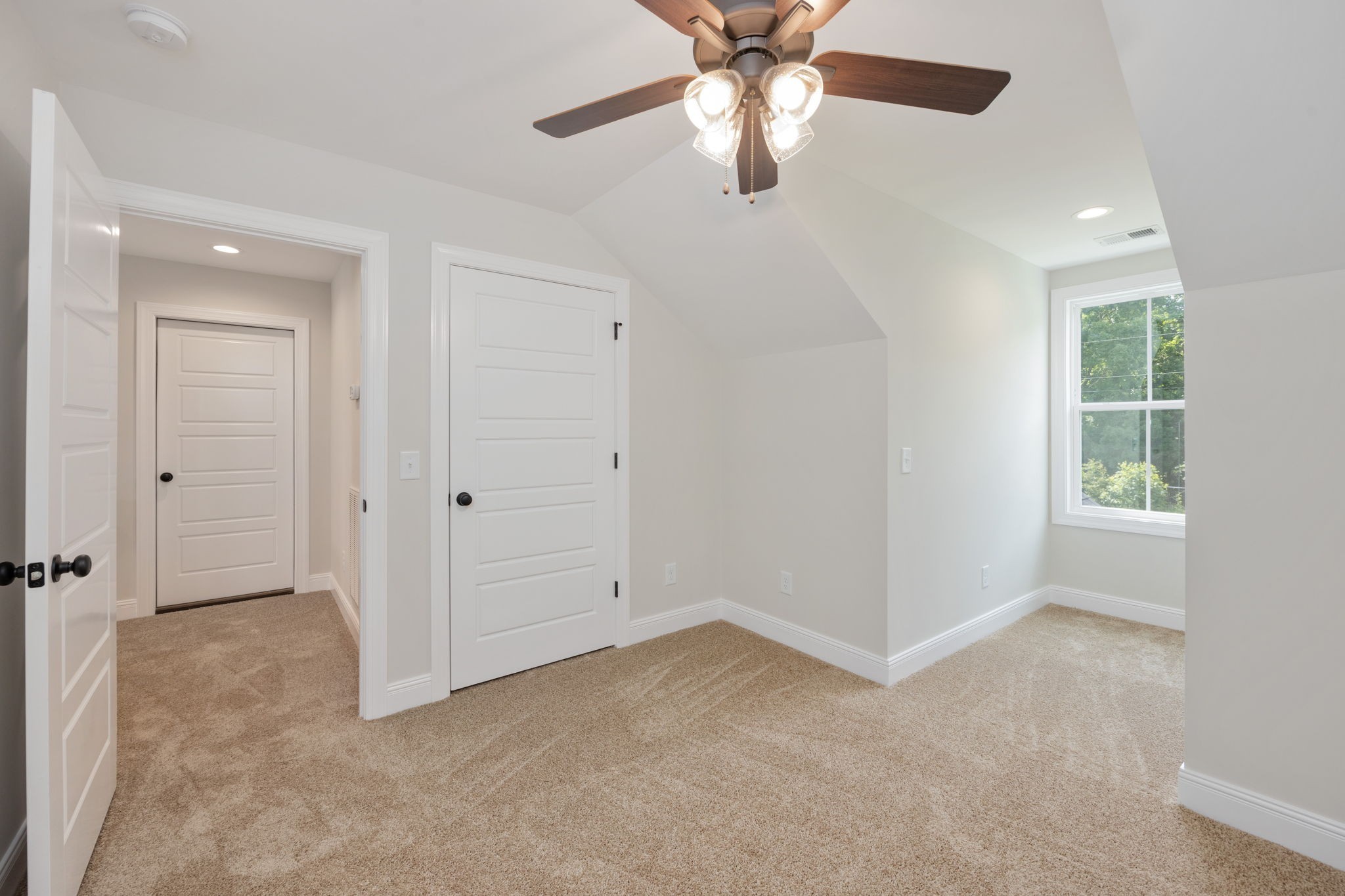 Image 21 of 26 For 5960 Pine Avenue