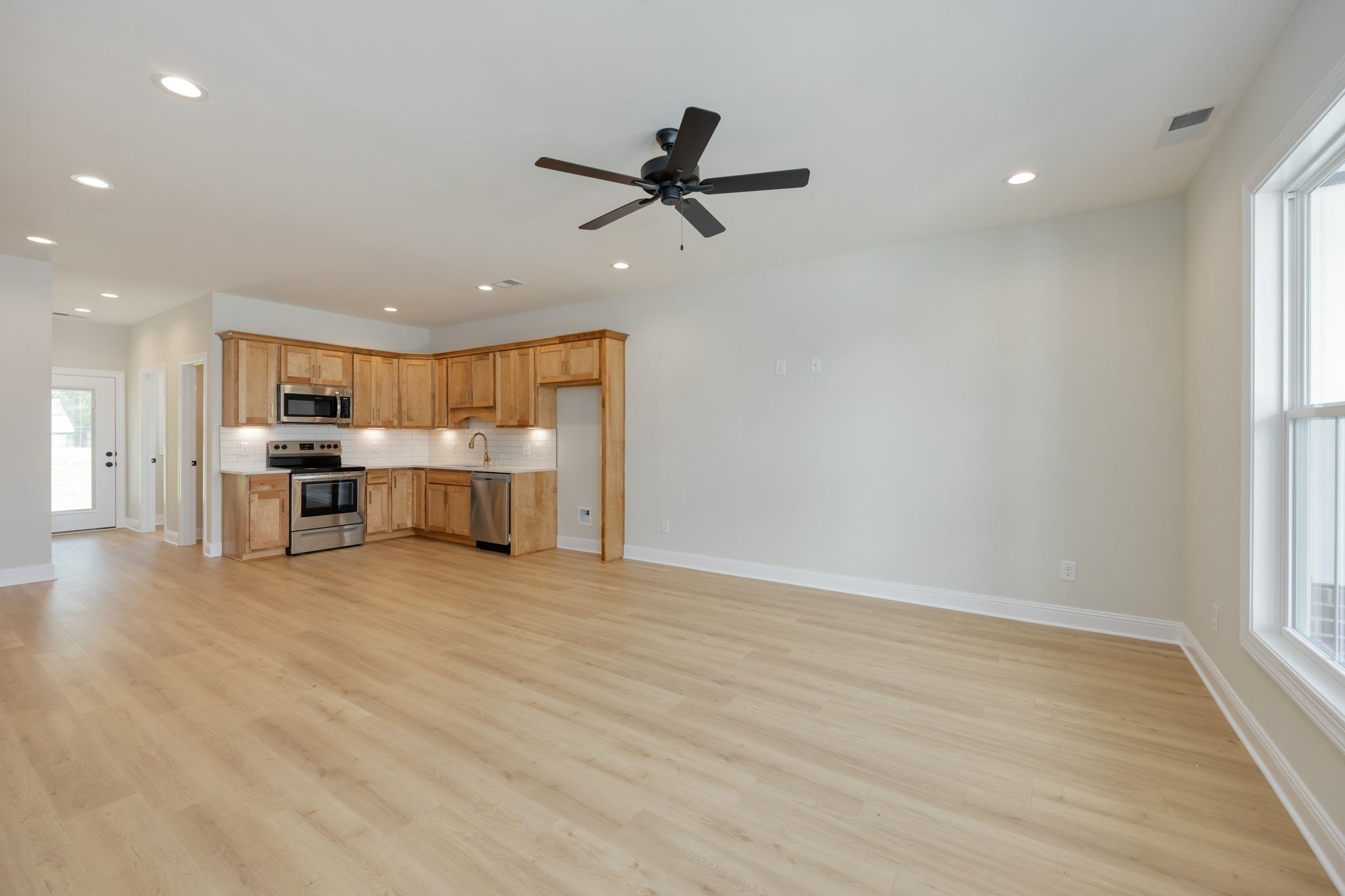 Image 8 of 26 For 5960 Pine Avenue