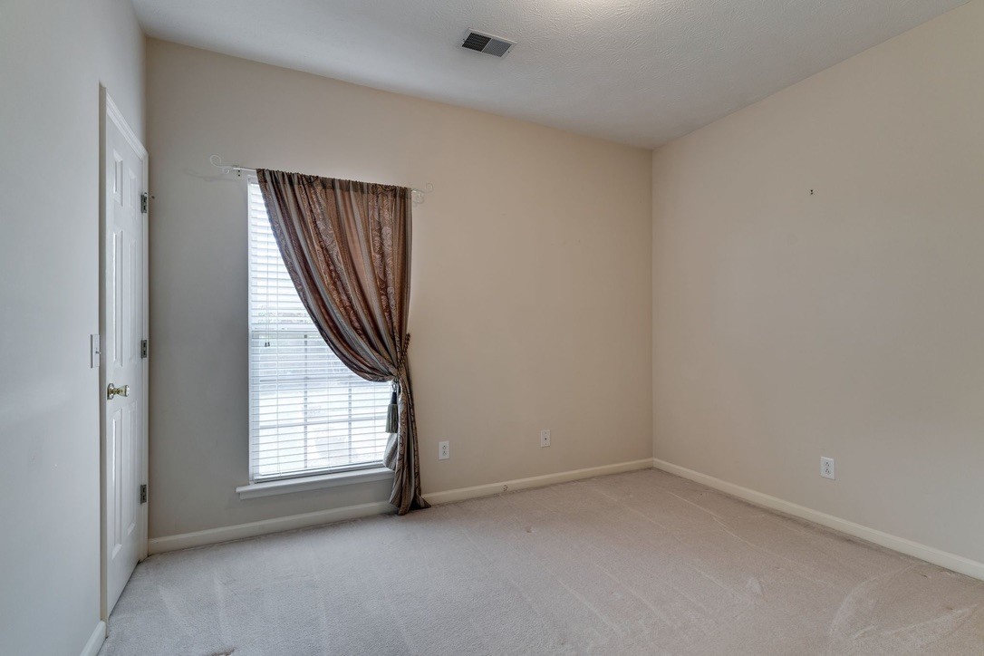 Listing photo id 8 for 420-420 Mills Street 35