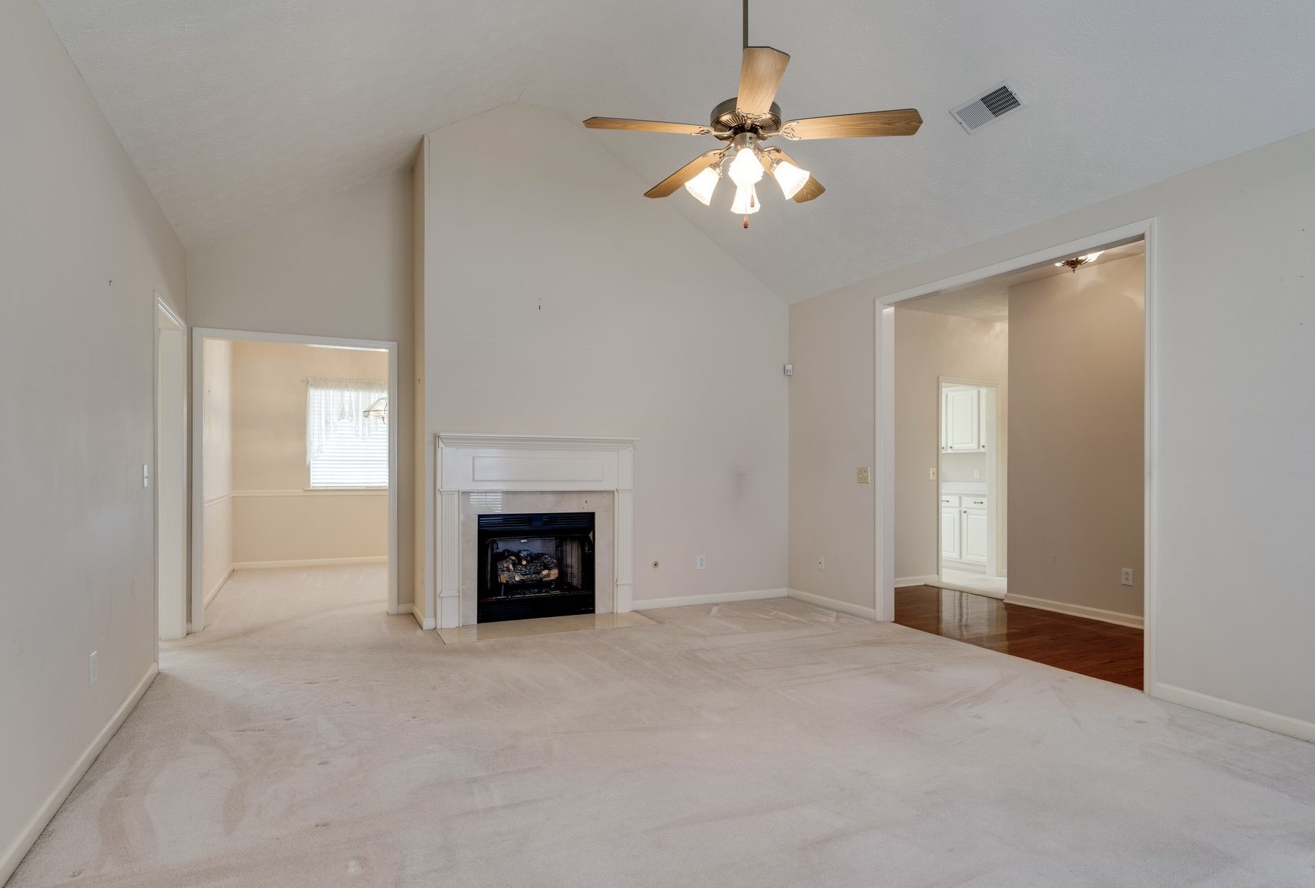 Listing photo id 2 for 420-420 Mills Street 35