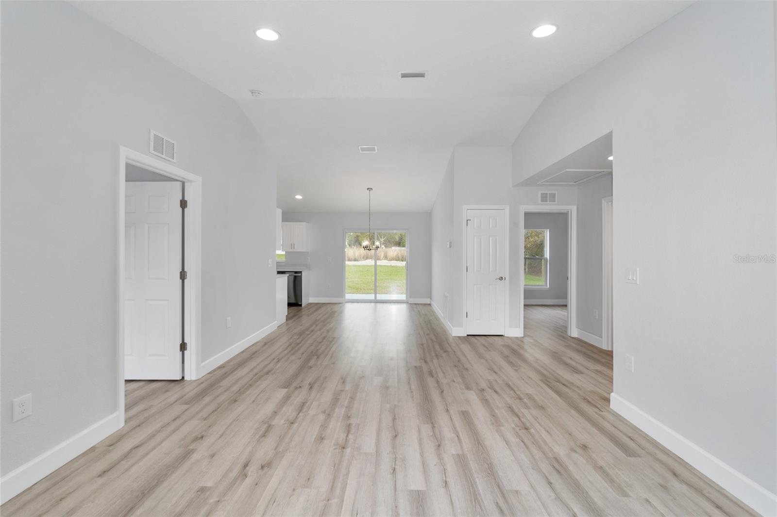 Image 14 of 38 For 13345 106 Street