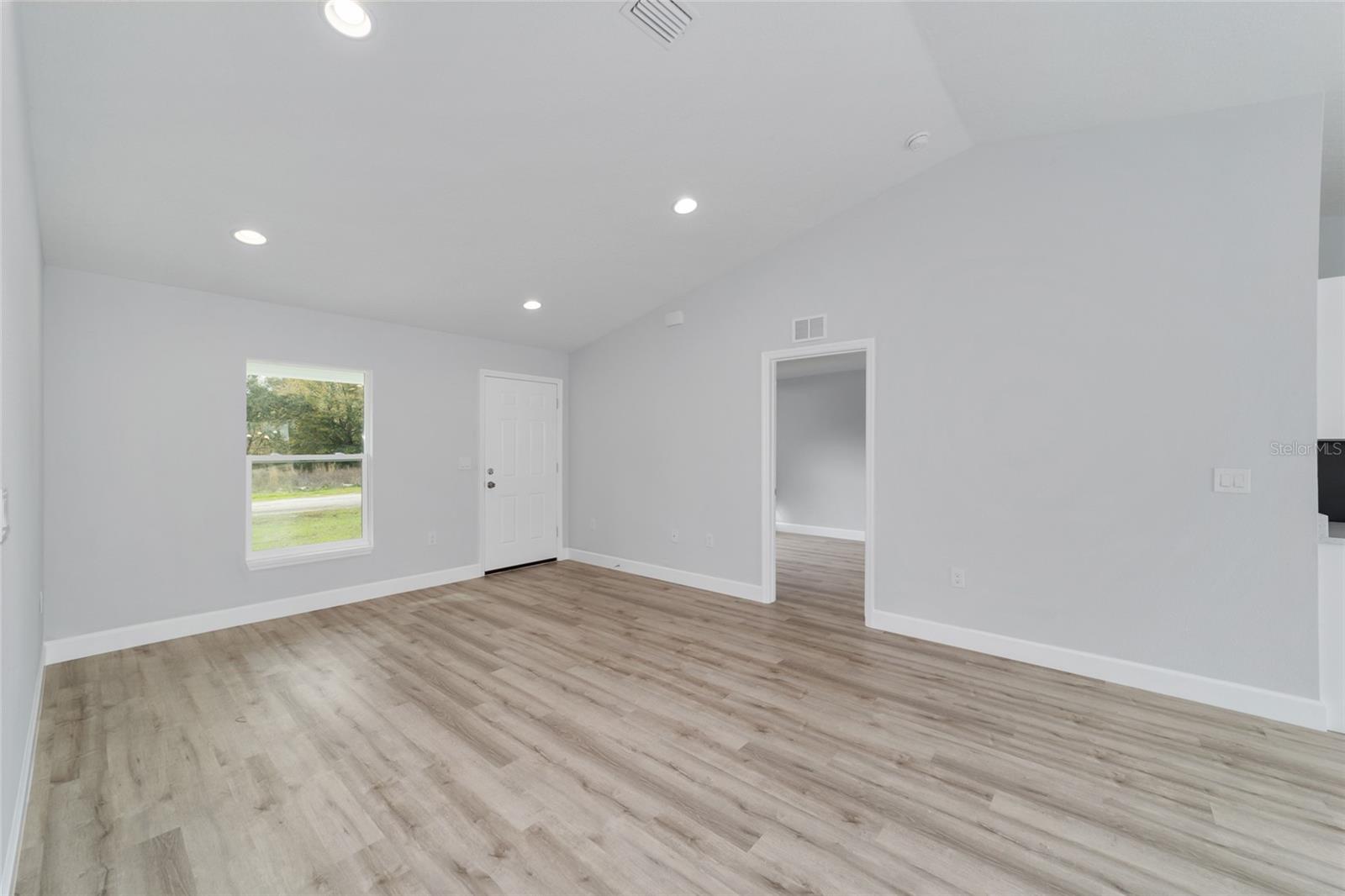 Image 16 of 38 For 13345 106 Street