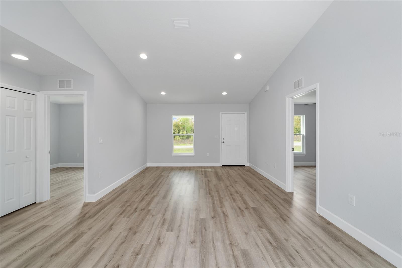 Image 17 of 38 For 13345 106 Street