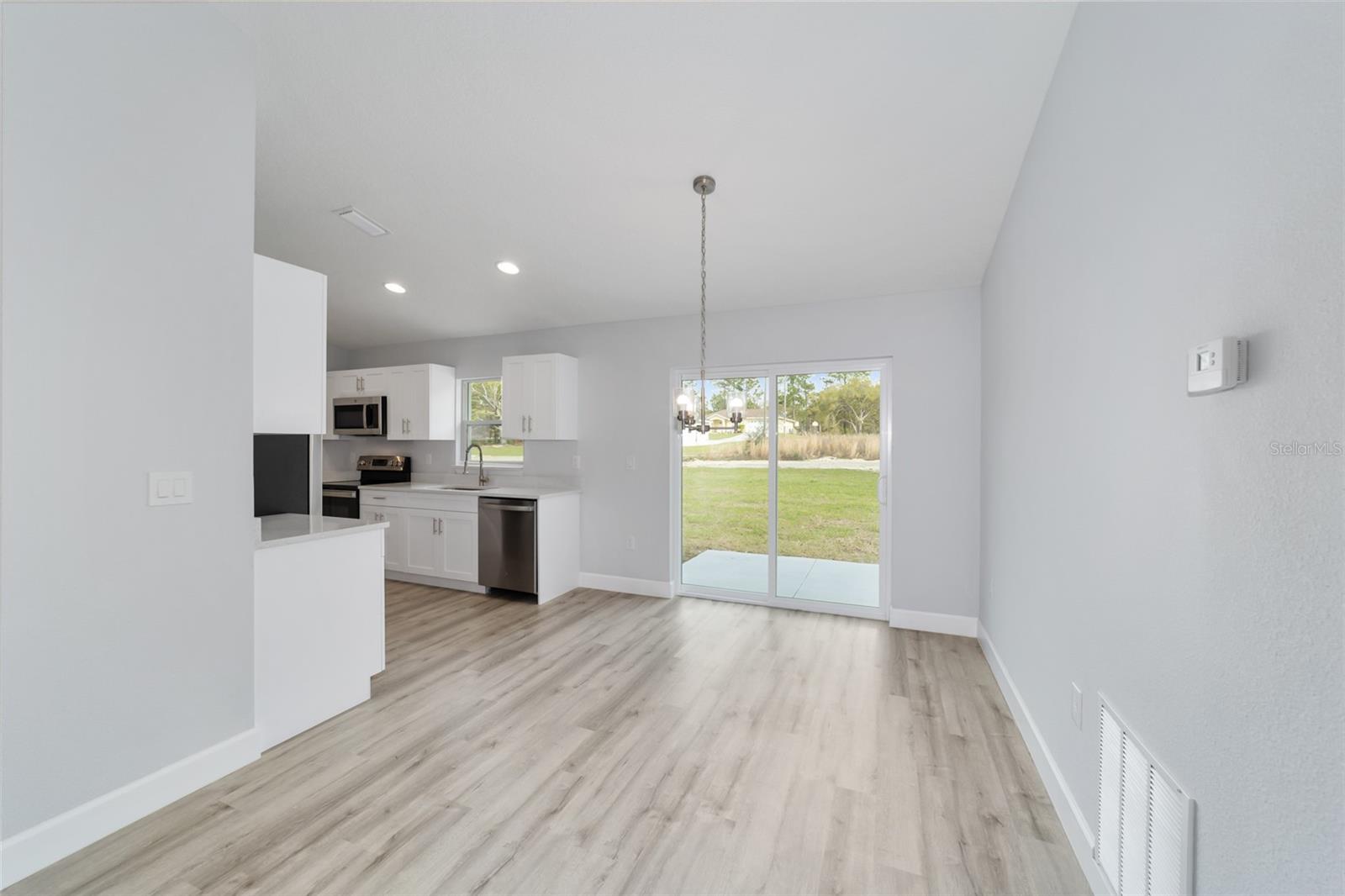 Image 19 of 38 For 13345 106 Street