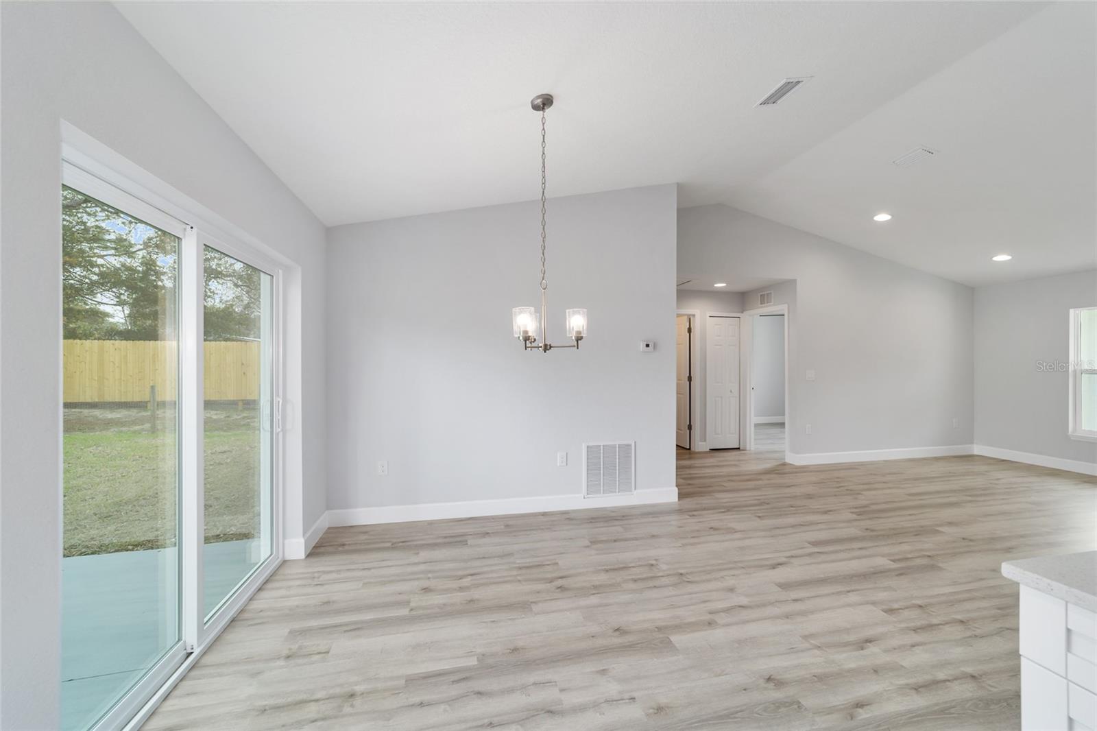 Image 21 of 38 For 13345 106 Street
