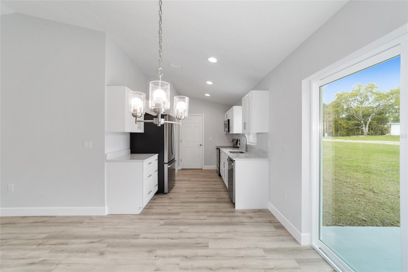 Image 22 of 38 For 13345 106 Street
