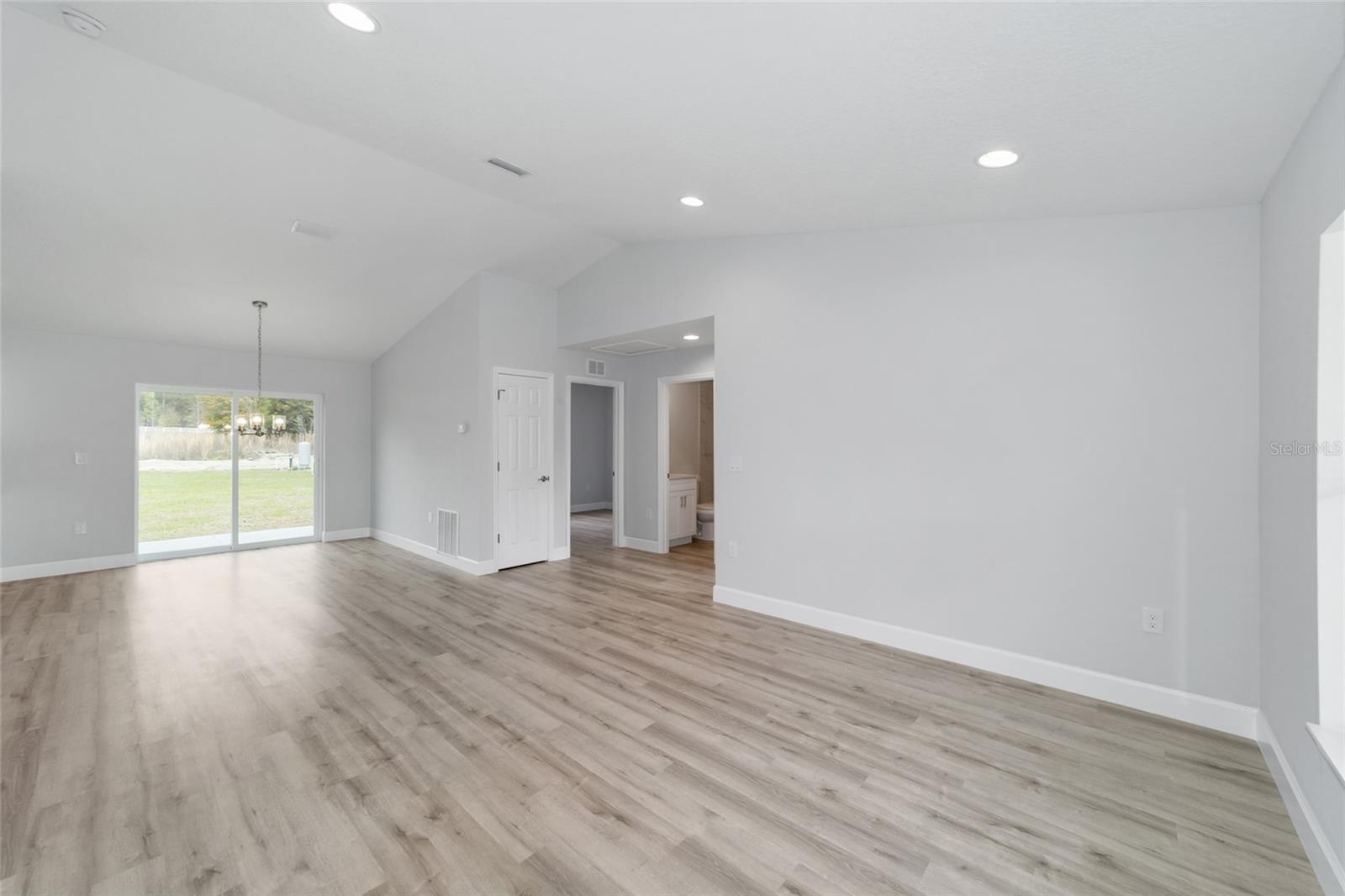 Image 11 of 36 For 15424 27 Lane