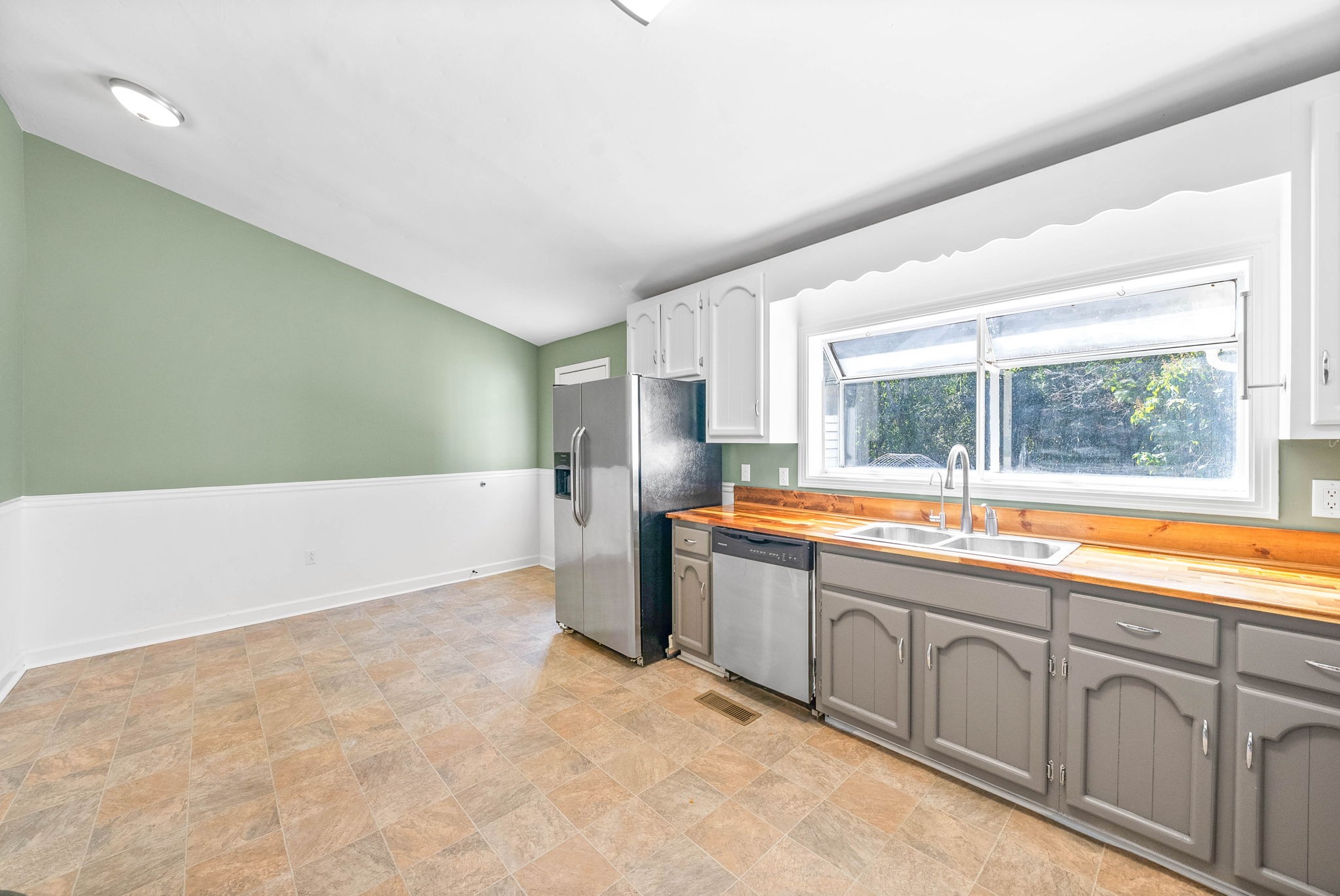 Image 17 of 37 For 2693 147 Terrace