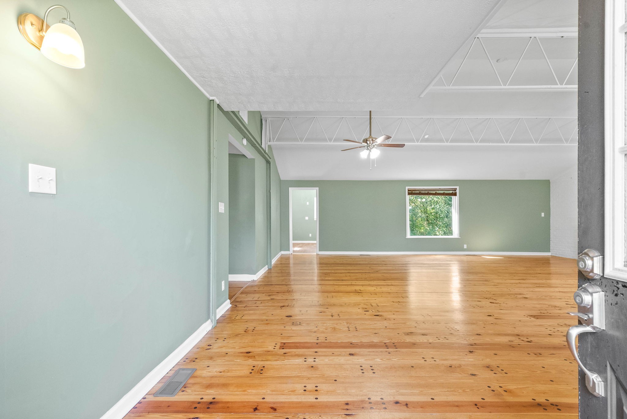 Image 7 of 37 For 2693 147 Terrace