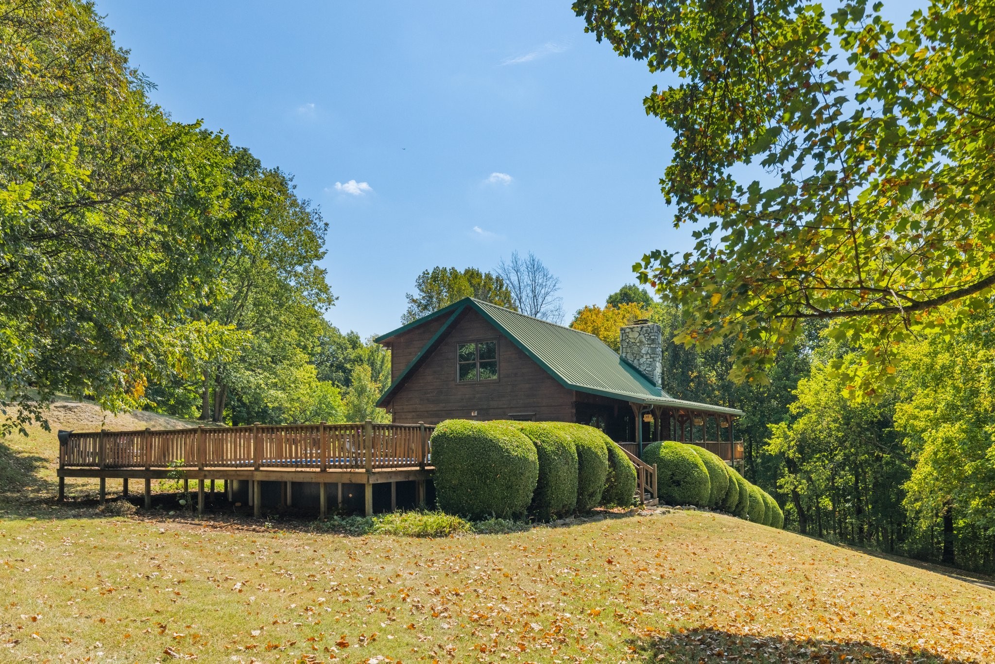 Listing photo id 1 for 6471 Khyber Avenue