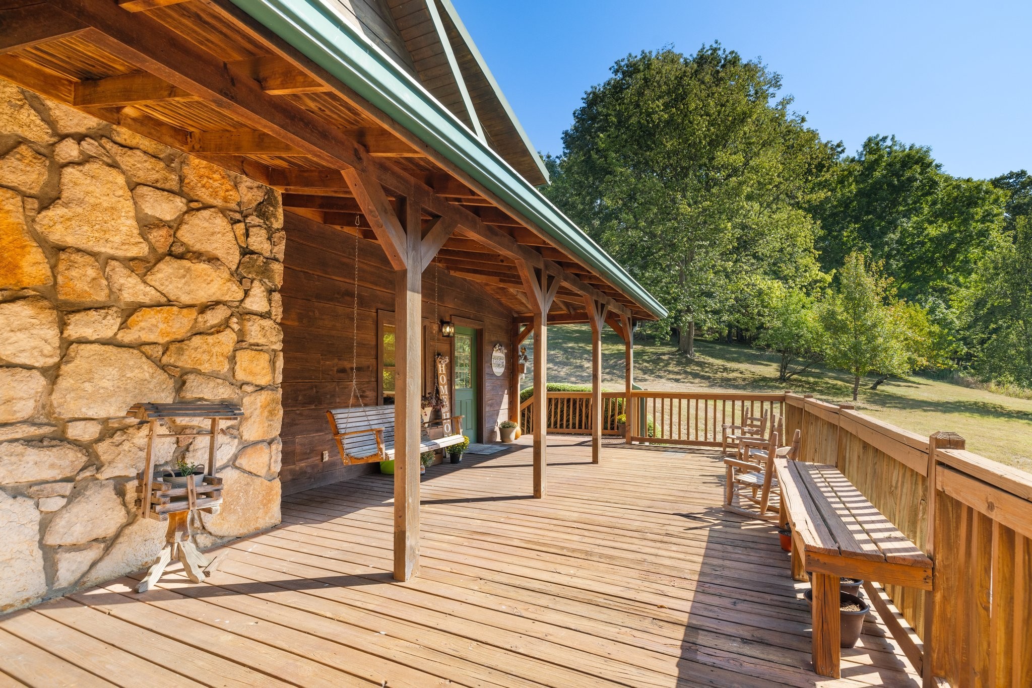 Listing photo id 3 for 6471 Khyber Avenue
