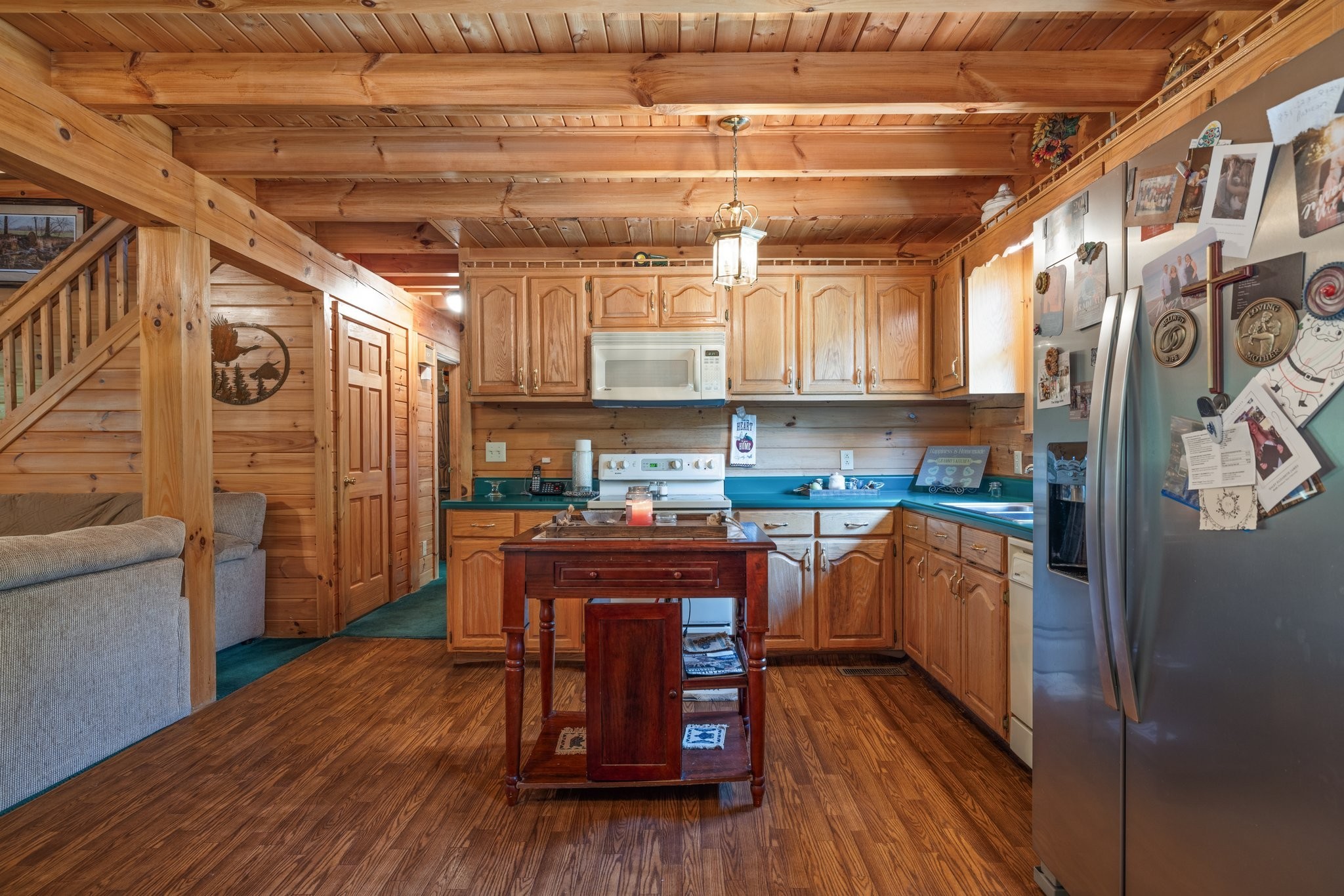 Listing photo id 5 for 6471 Khyber Avenue