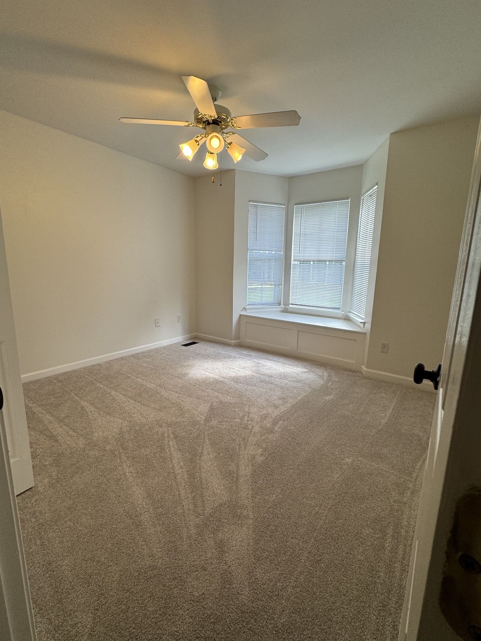 Listing photo id 8 for 5251 180th Avenue Road