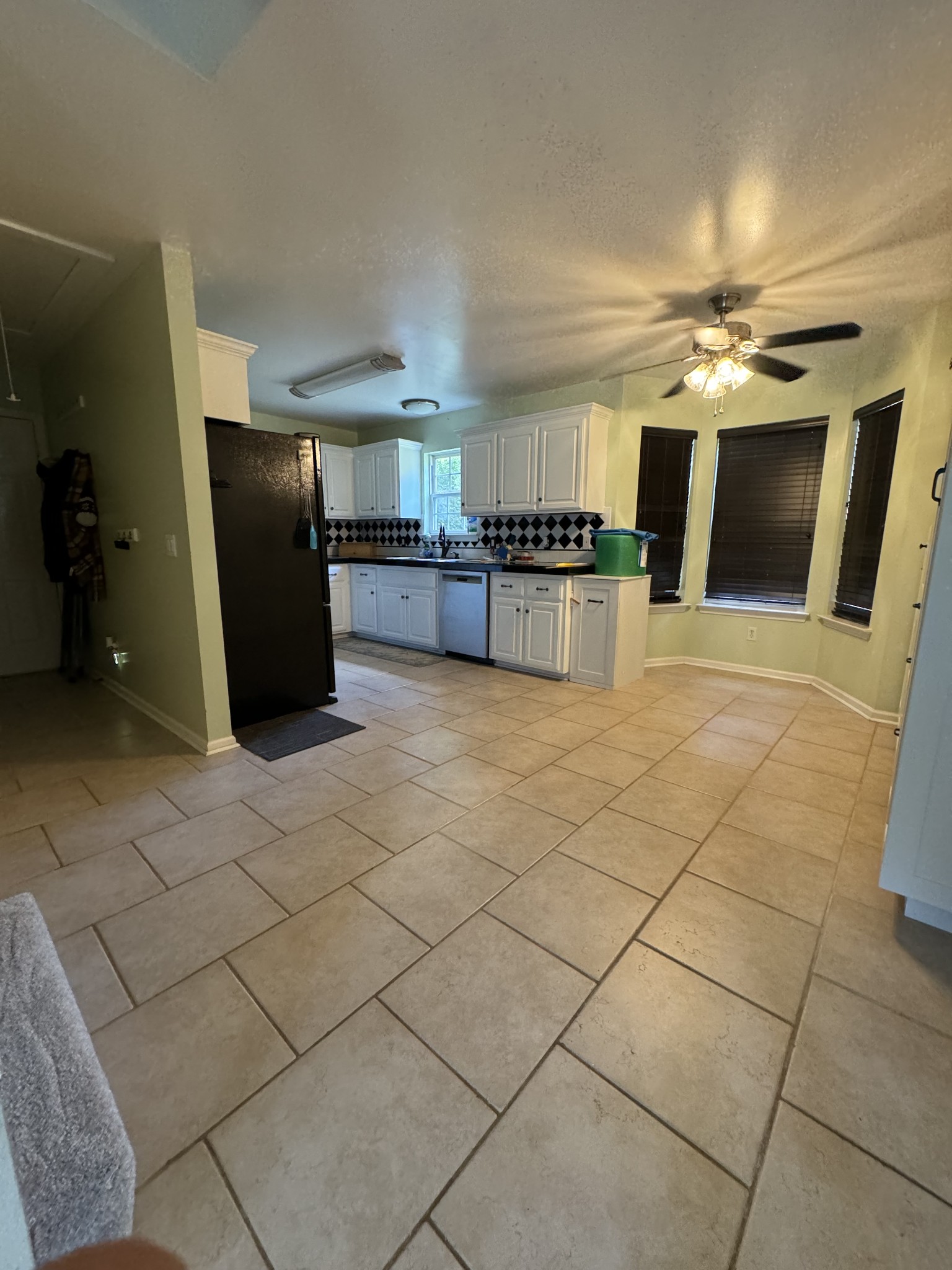 Listing photo id 2 for 5251 180th Avenue Road
