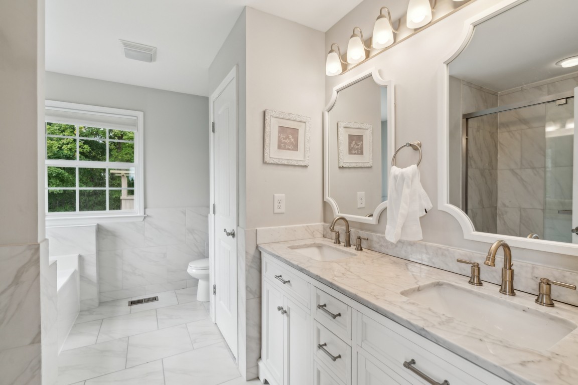 Listing photo id 12 for 12282 80th Street