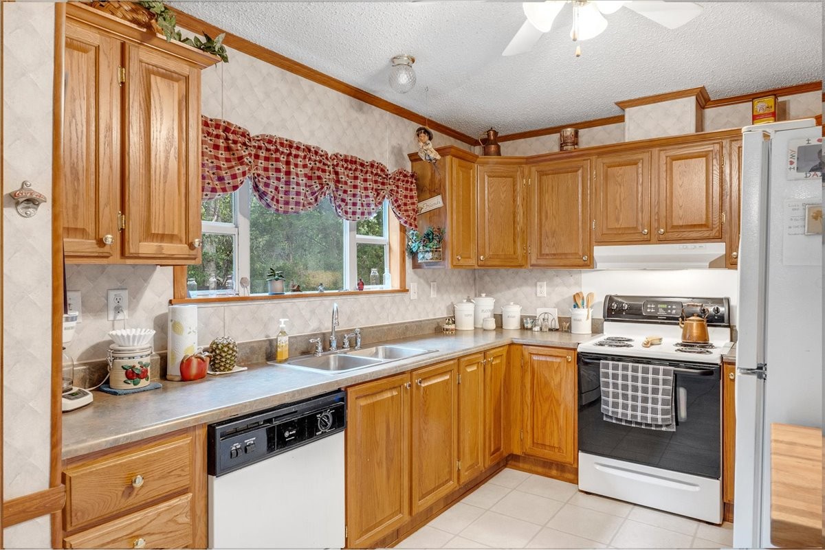 Image 15 of 35 For 8998 94th Street D