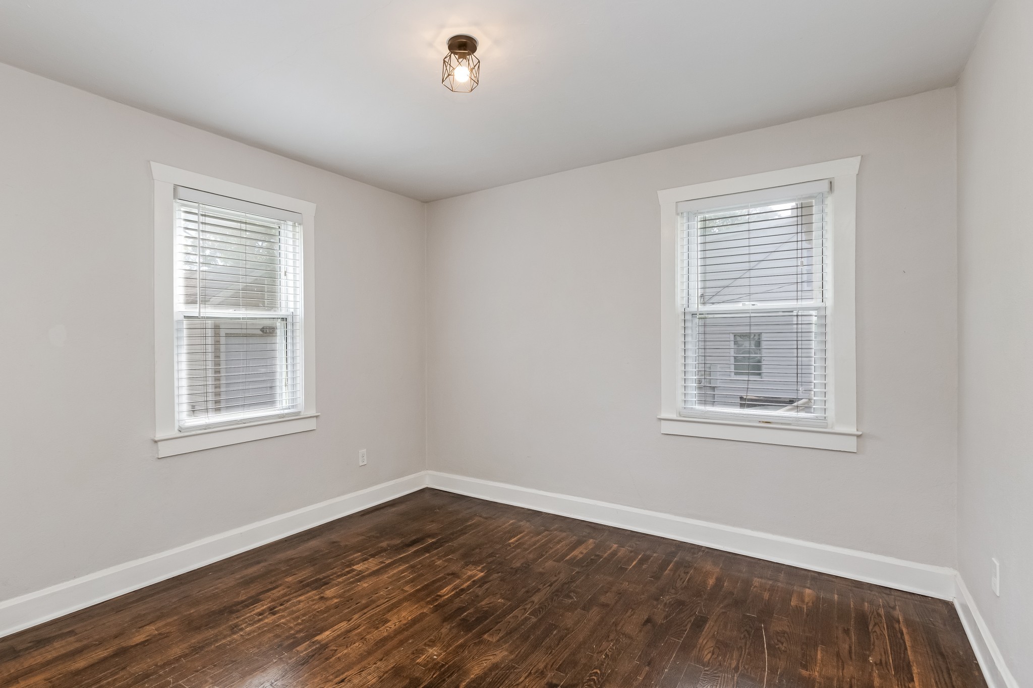 Image 15 of 53 For 10540 49th Avenue Rd