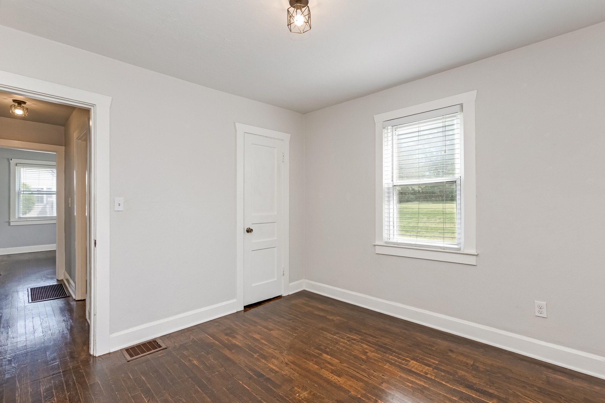 Image 16 of 53 For 10540 49th Avenue Rd