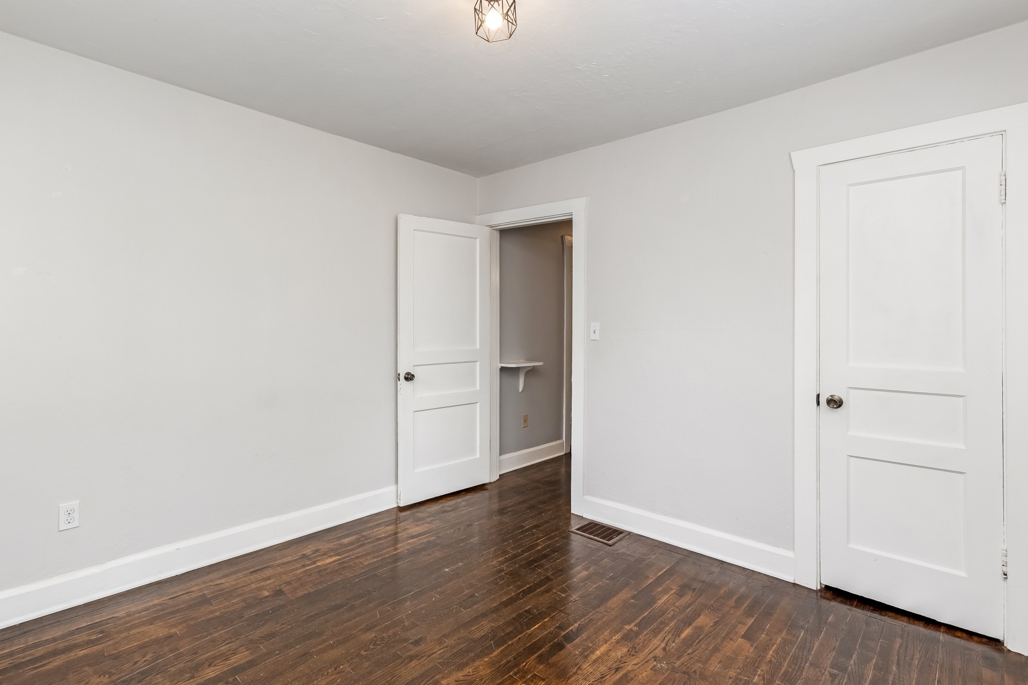 Image 17 of 53 For 10540 49th Avenue Rd
