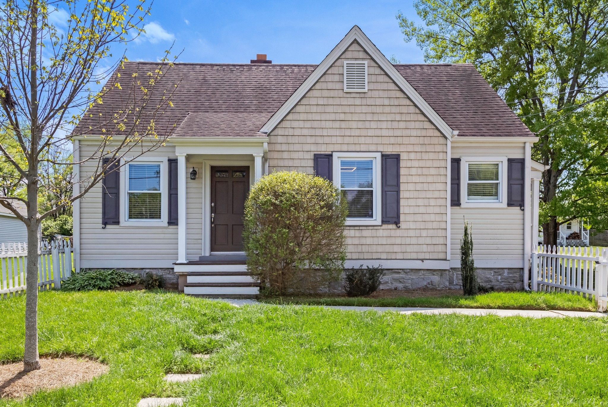 Image 5 of 53 For 10540 49th Avenue Rd