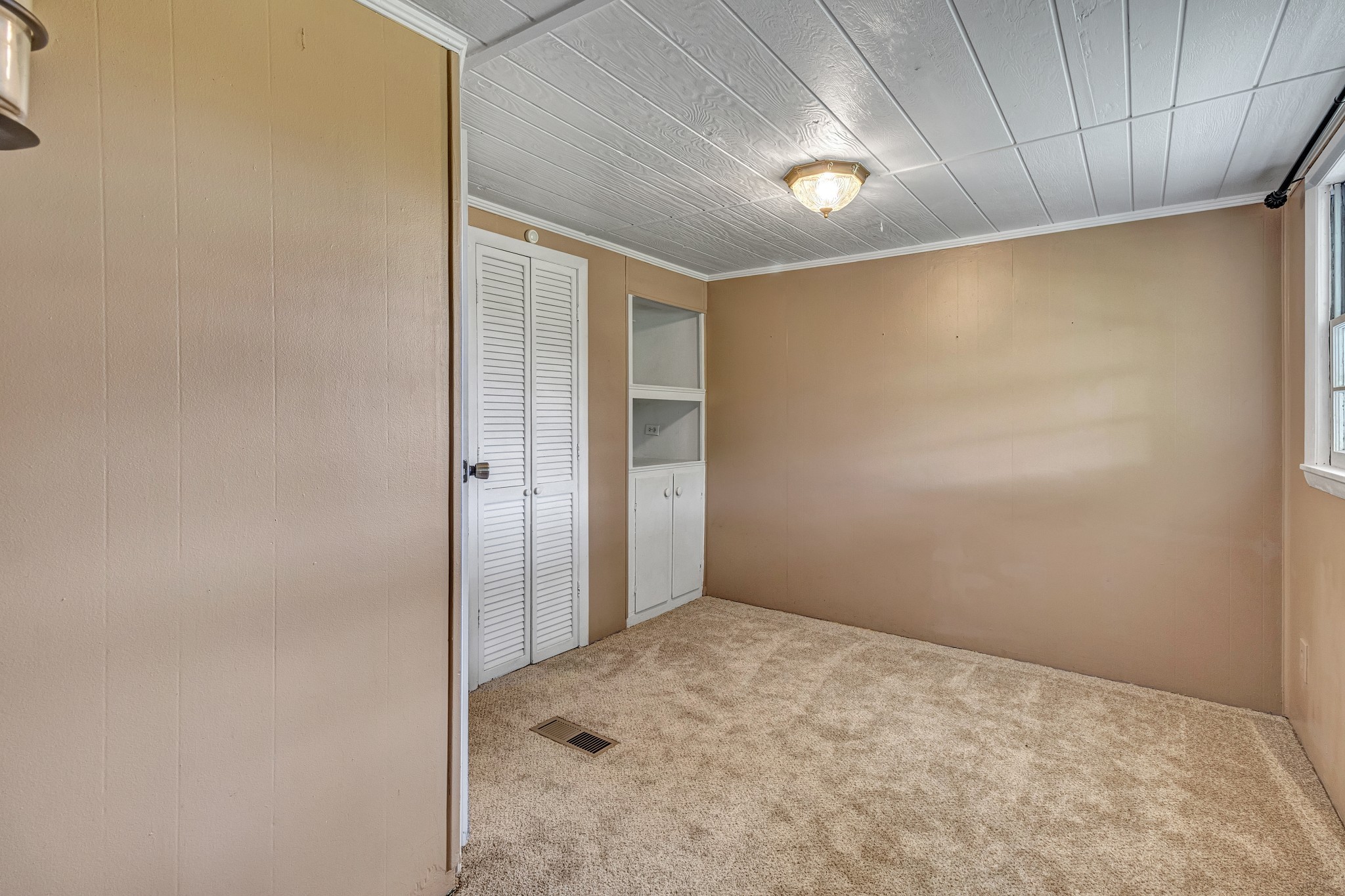 Image 16 of 68 For 5815 70th Street