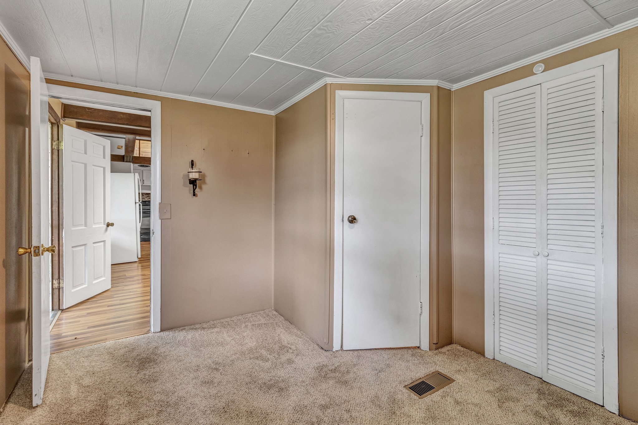 Image 18 of 68 For 5815 70th Street