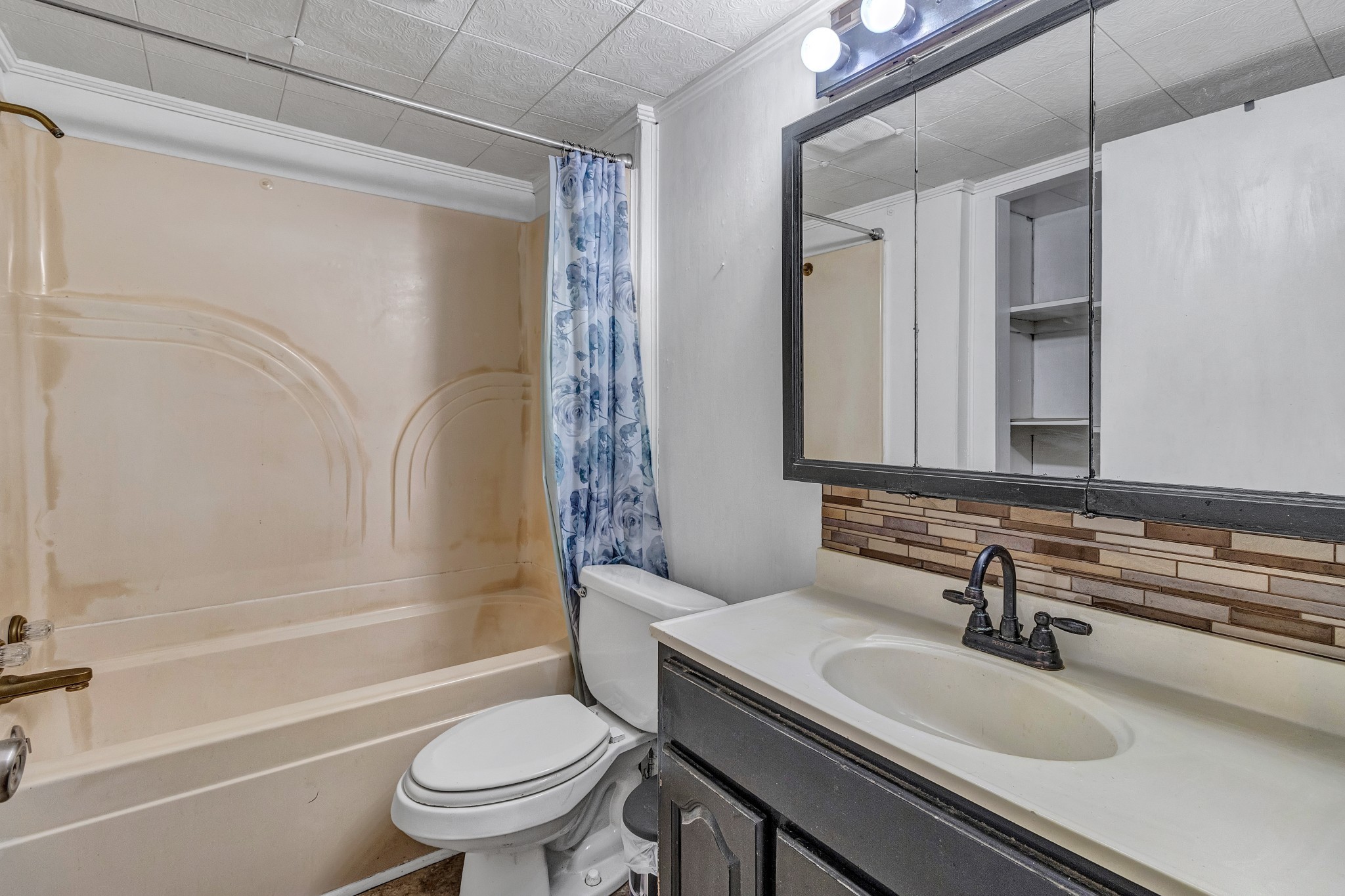 Image 22 of 68 For 5815 70th Street