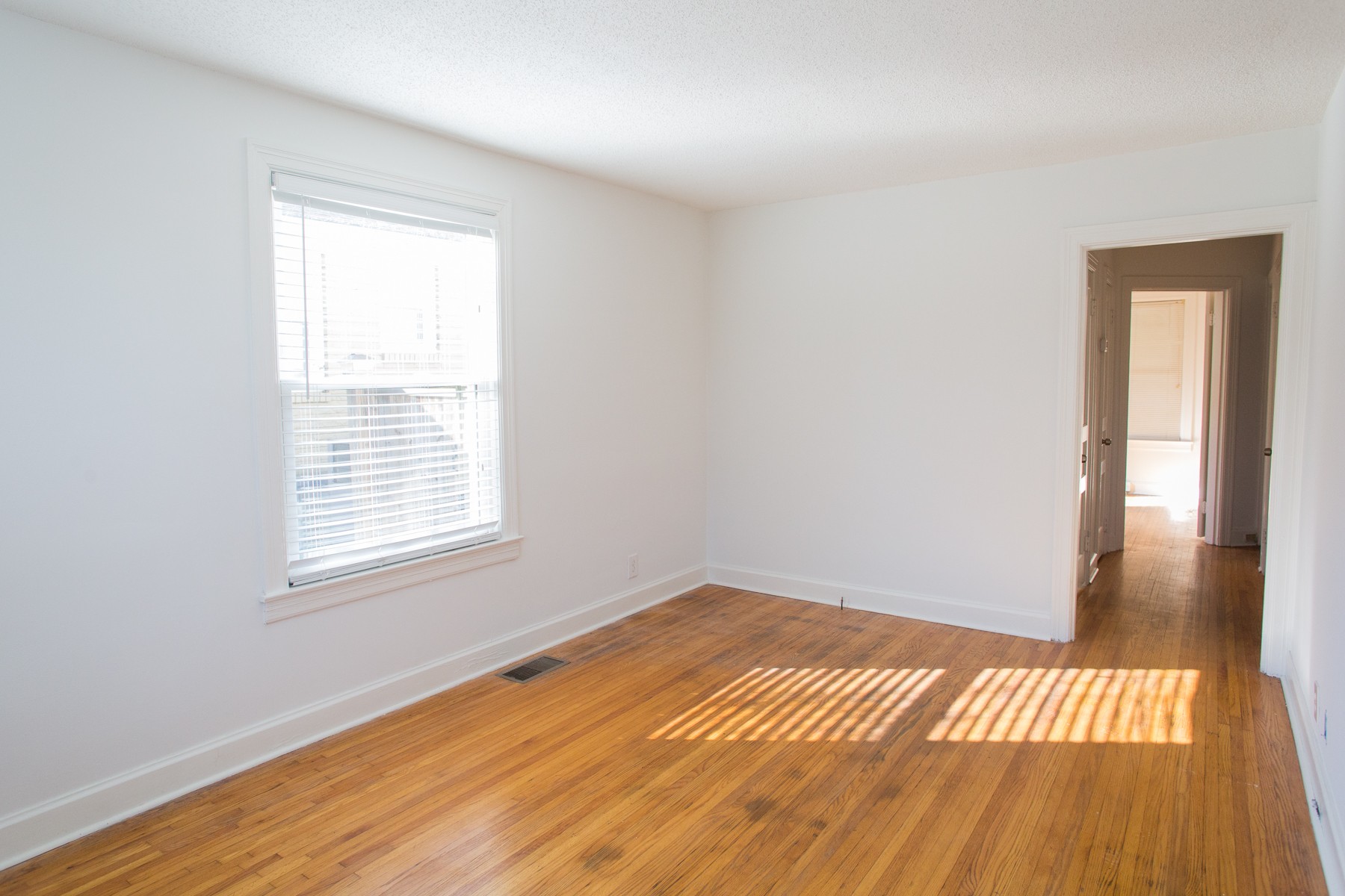 Image 2 of 49 For 15119 14th Avenue Road