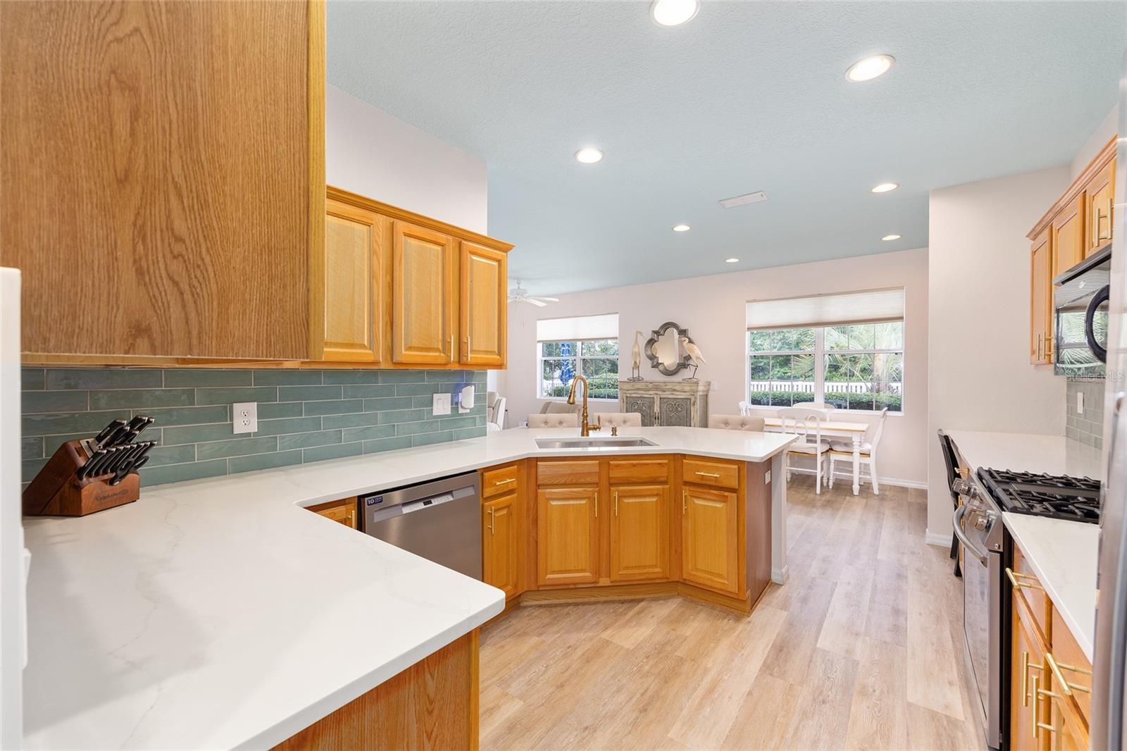 Image 17 of 40 For 8303 82nd Circle