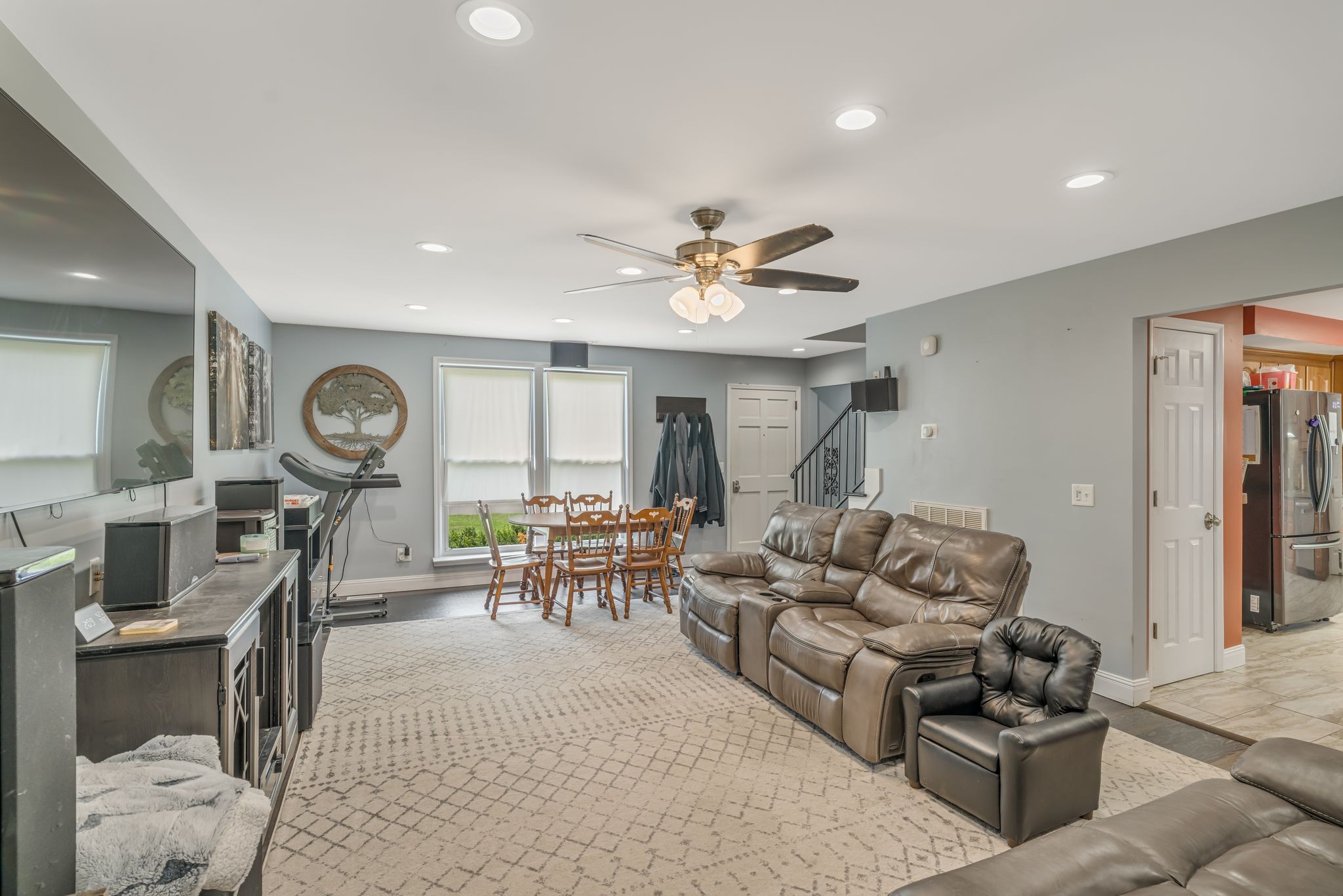 Image 4 of 57 For 3295 56 Avenue