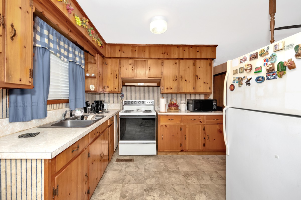 Image 11 of 13 For 440 52nd Avenue 6-8