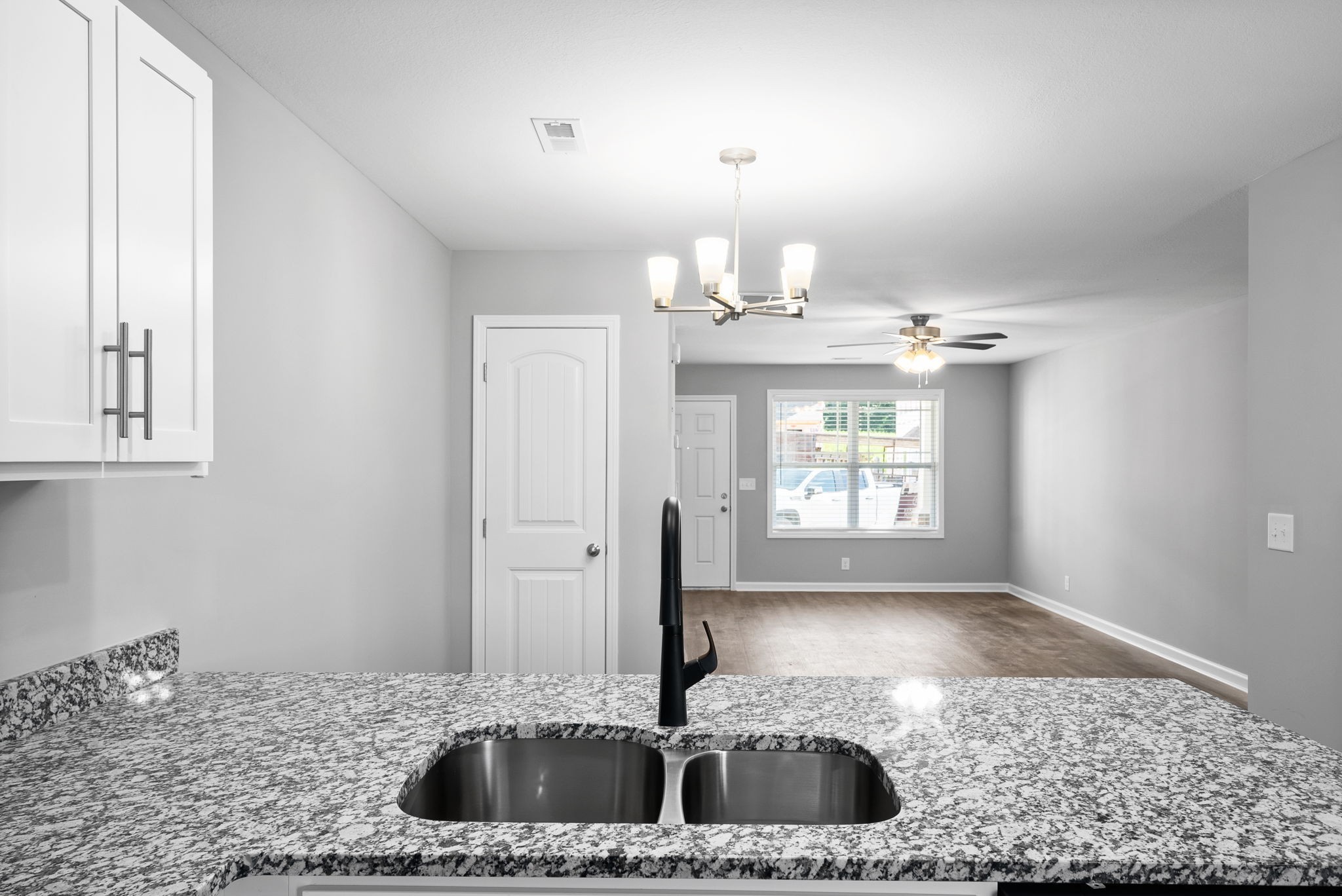 Listing photo id 12 for 8015 Tower Way