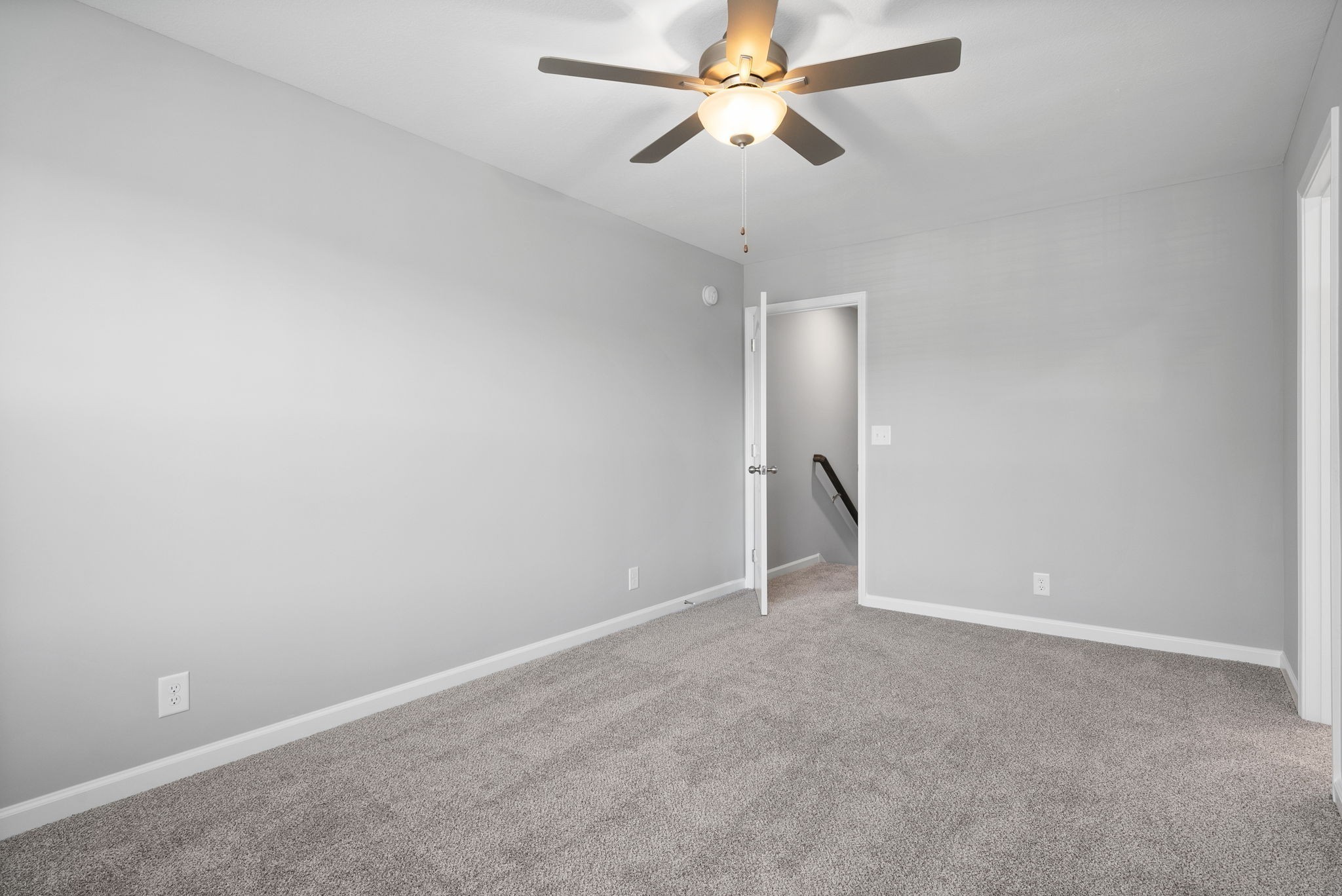 Listing photo id 16 for 8015 Tower Way