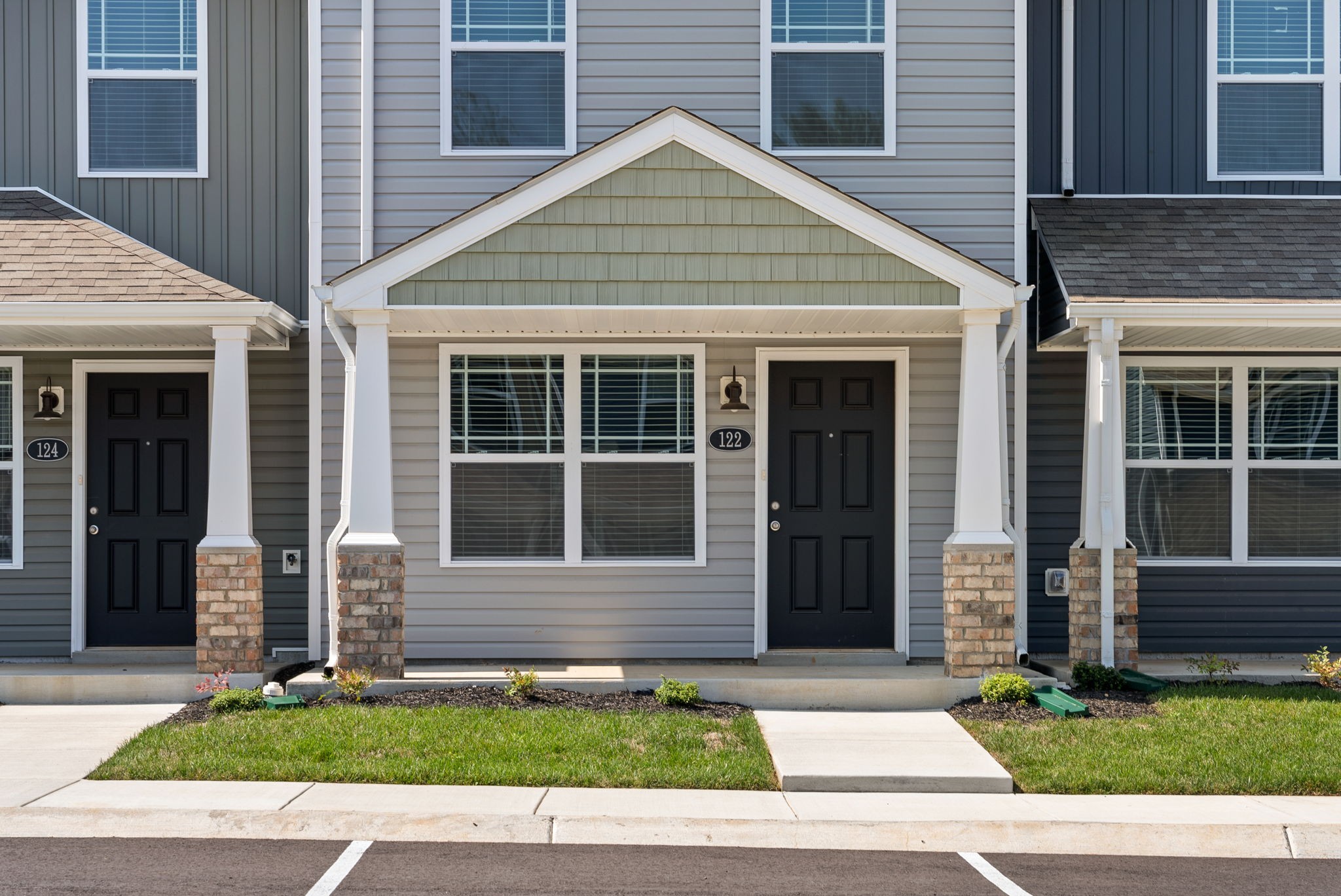 Listing photo id 2 for 8015 Tower Way