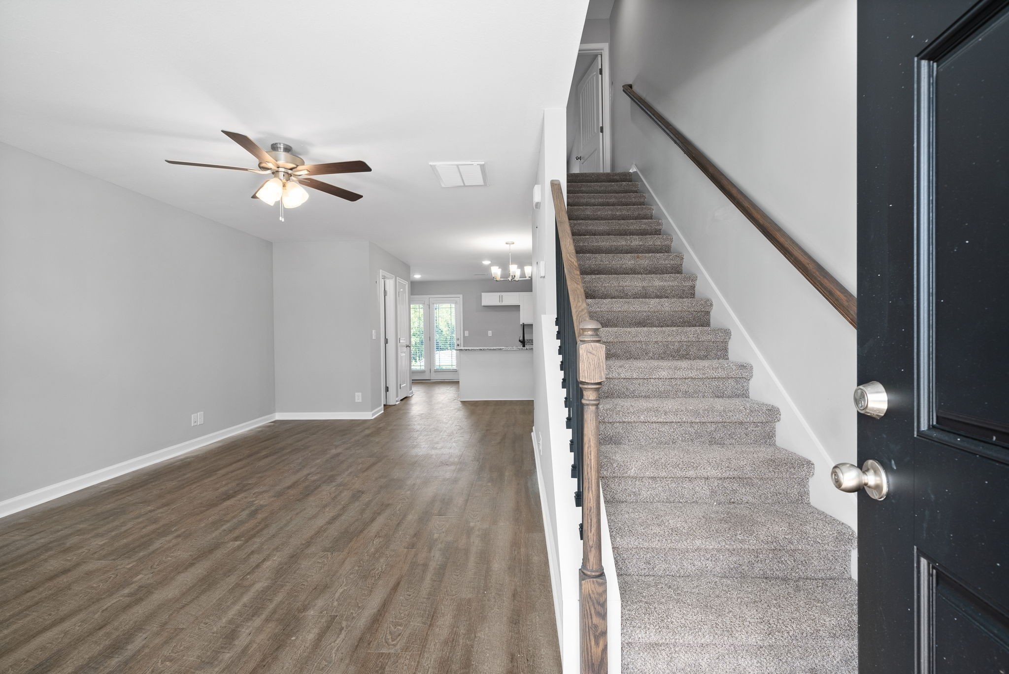 Listing photo id 3 for 8015 Tower Way