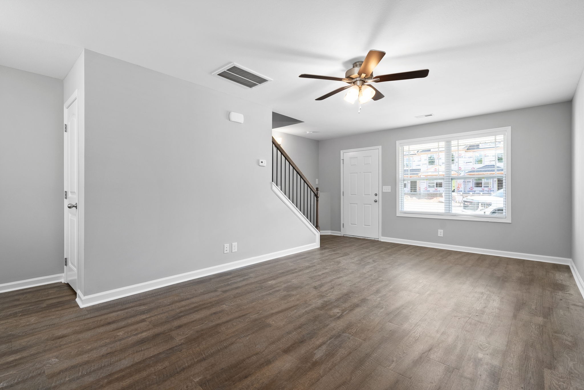 Listing photo id 6 for 8015 Tower Way