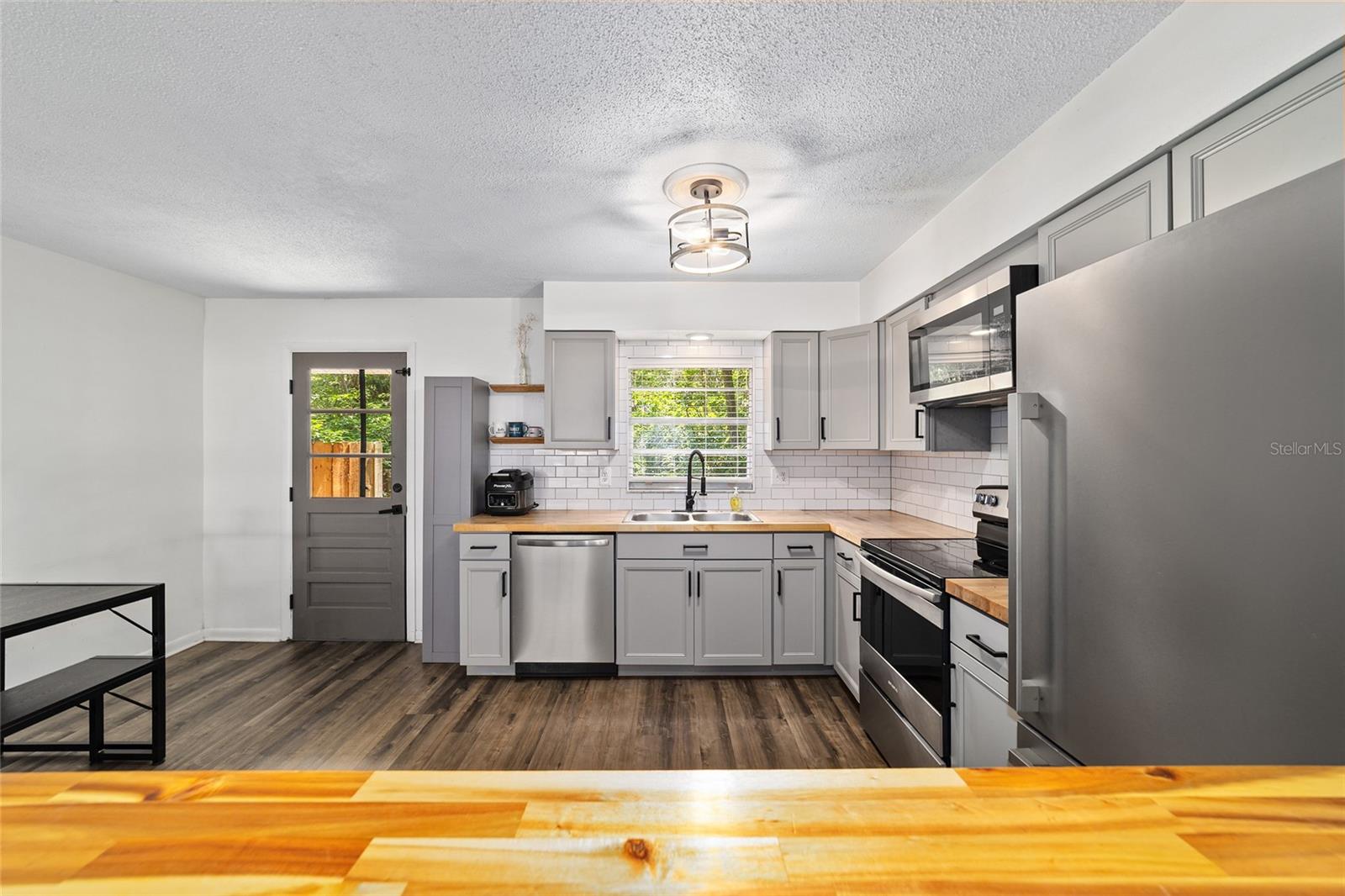 Image 17 of 39 For 4601 18th Avenue