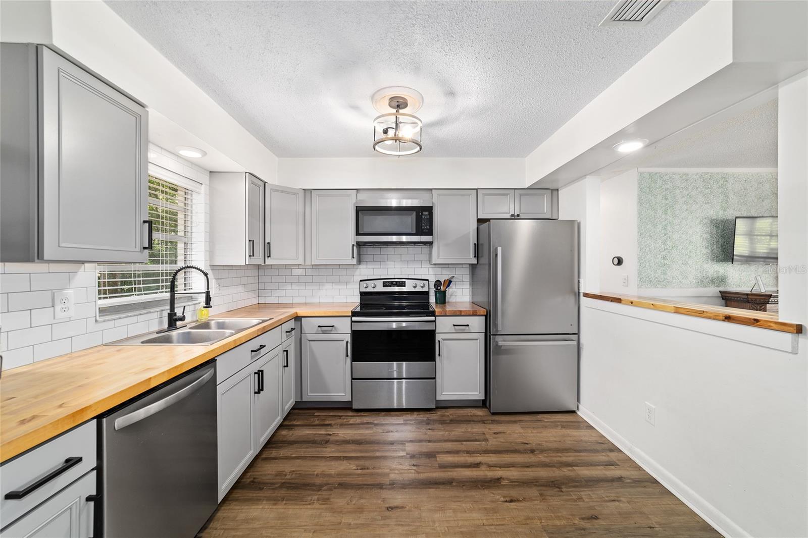 Image 5 of 39 For 4601 18th Avenue