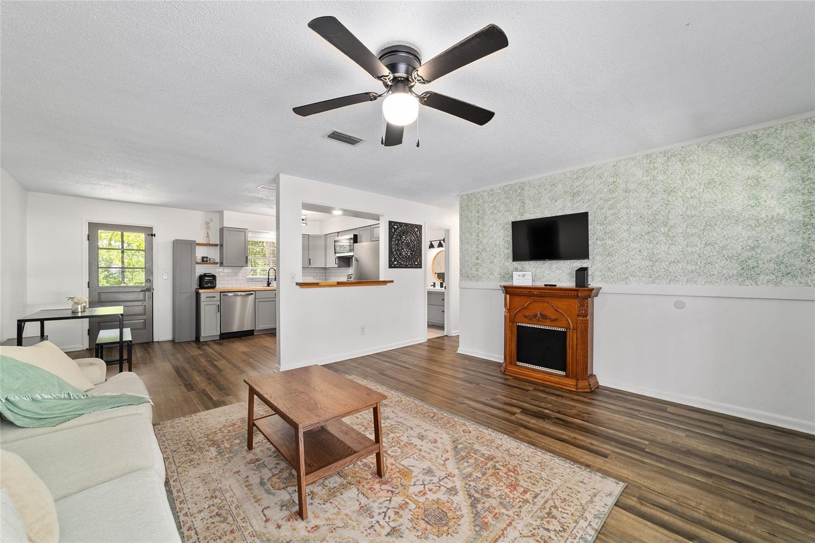 Image 9 of 39 For 4601 18th Avenue