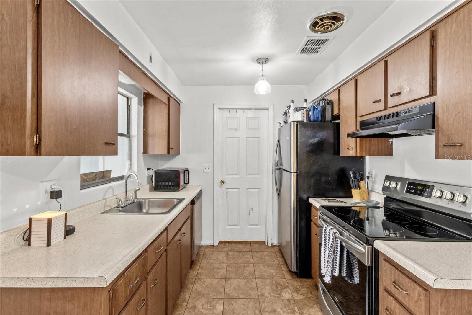 Image 9 of 22 For 19 Jefferson Street