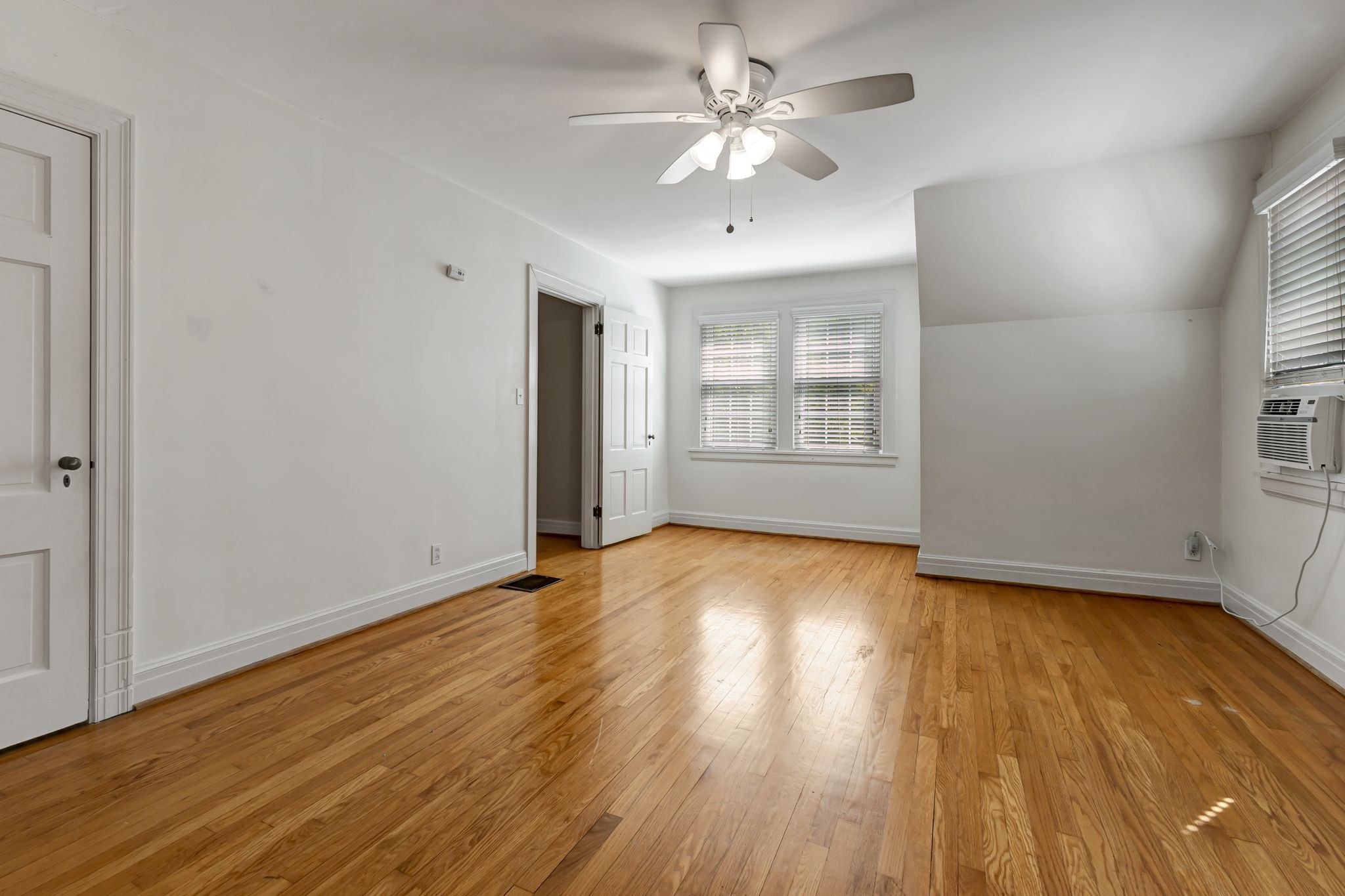 Image 21 of 44 For 7576 55th Avenue