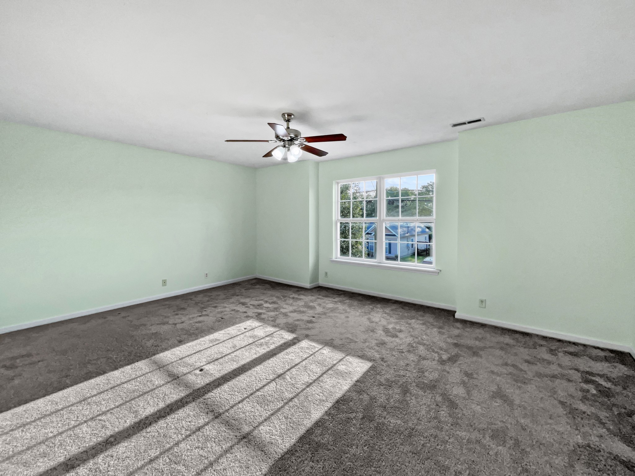 Image 14 of 40 For 8447 82nd Loop