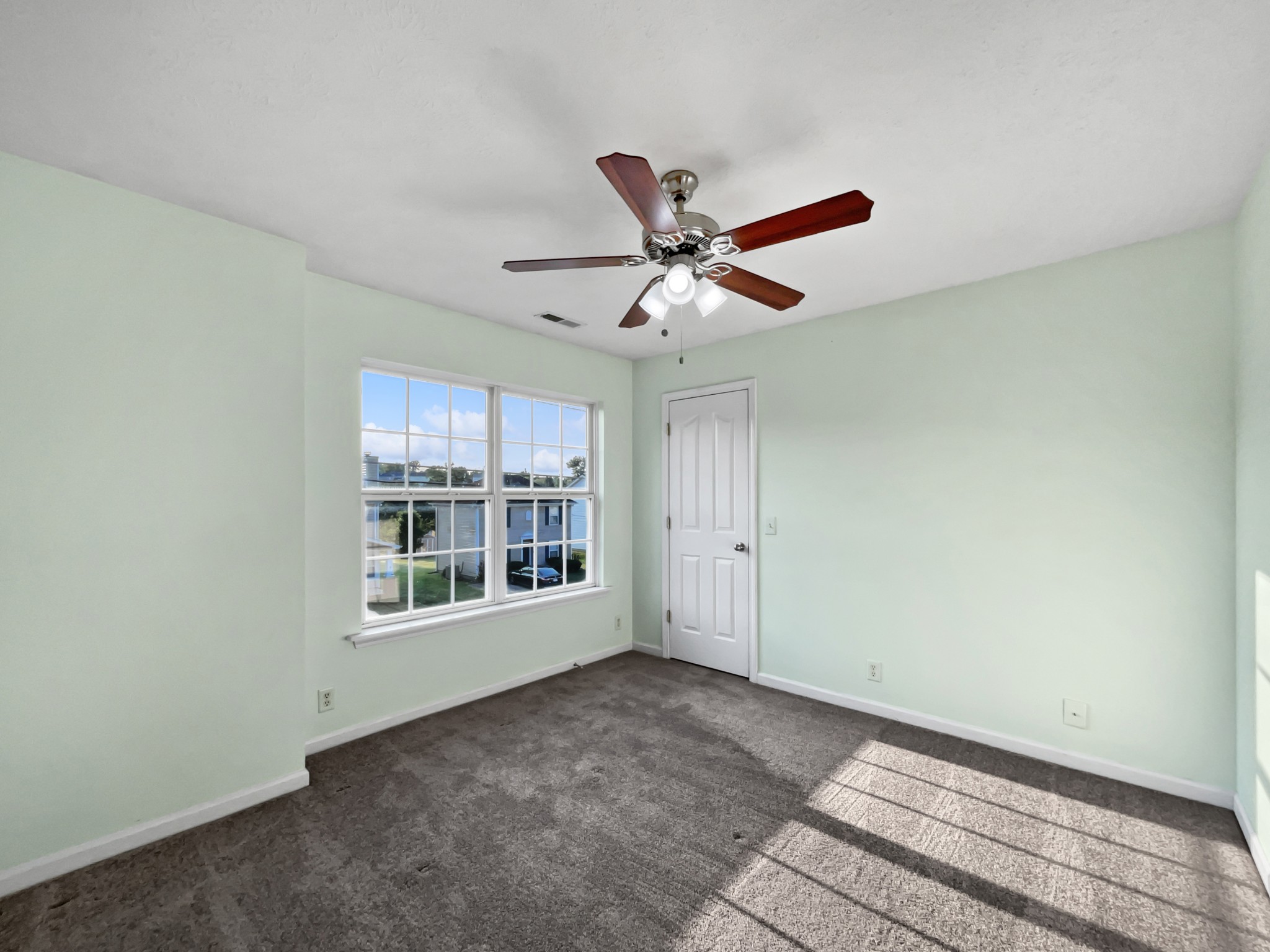 Image 15 of 40 For 8447 82nd Loop