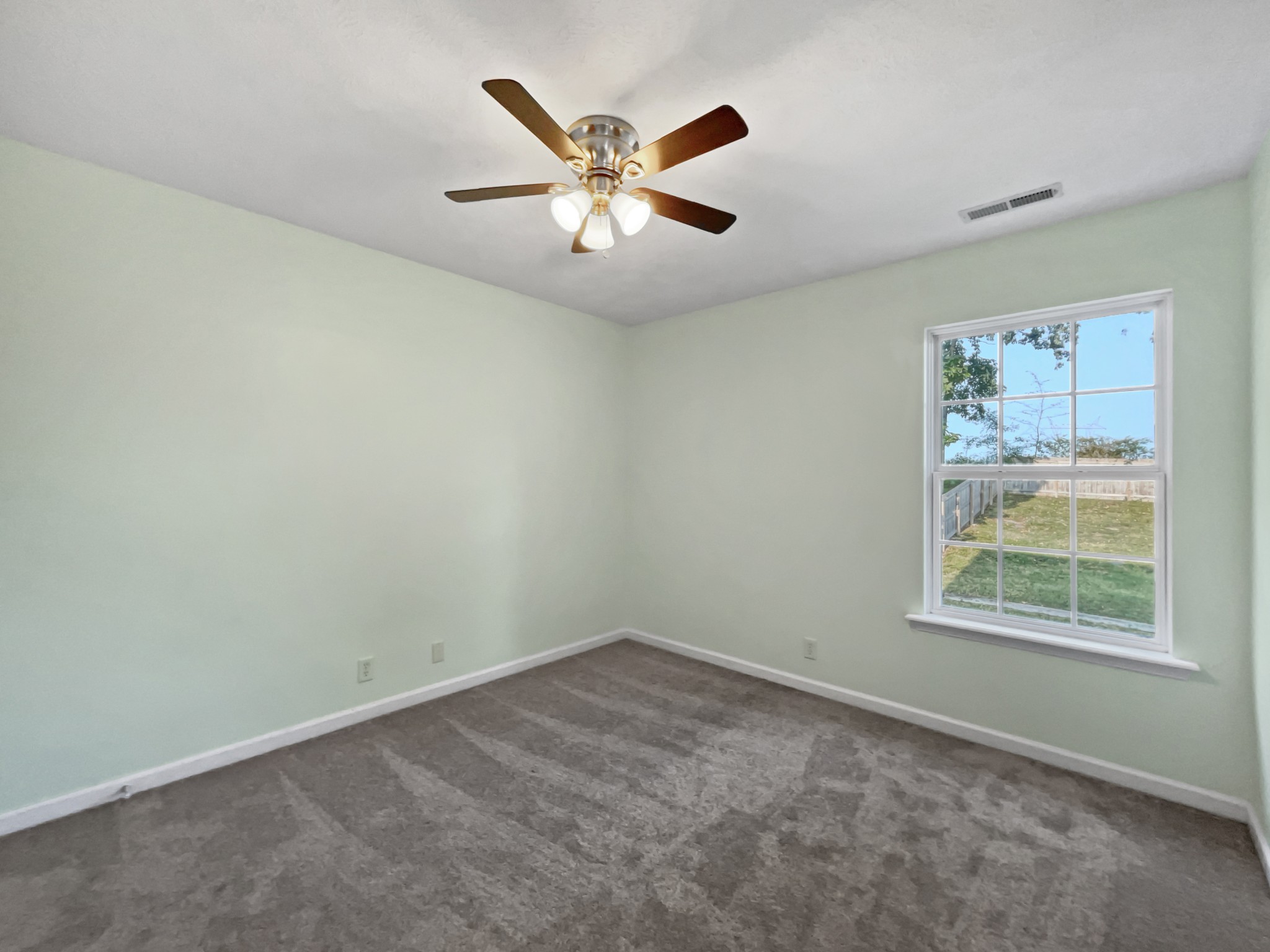 Image 16 of 40 For 8447 82nd Loop