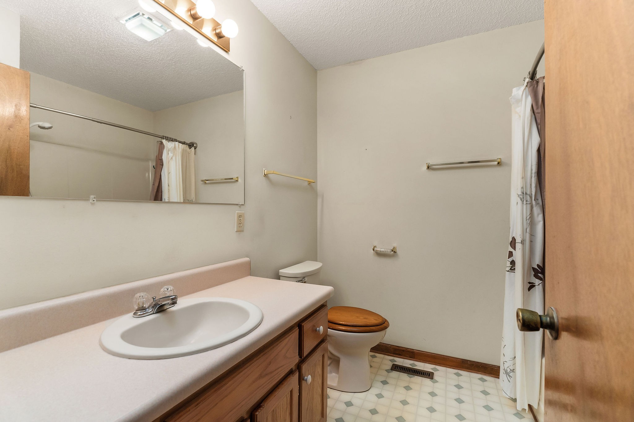 Image 17 of 40 For 8885 90th Lane