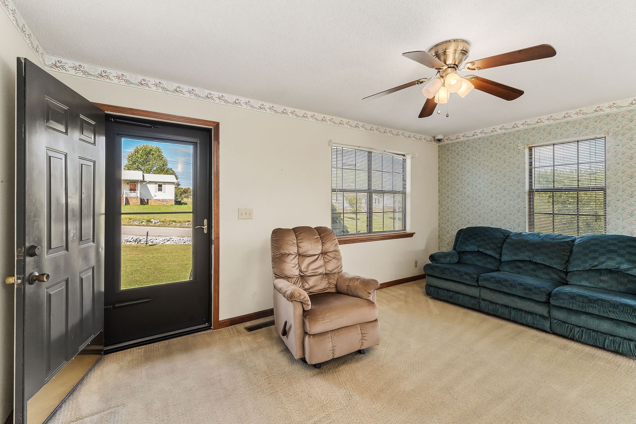 Image 4 of 40 For 8885 90th Lane