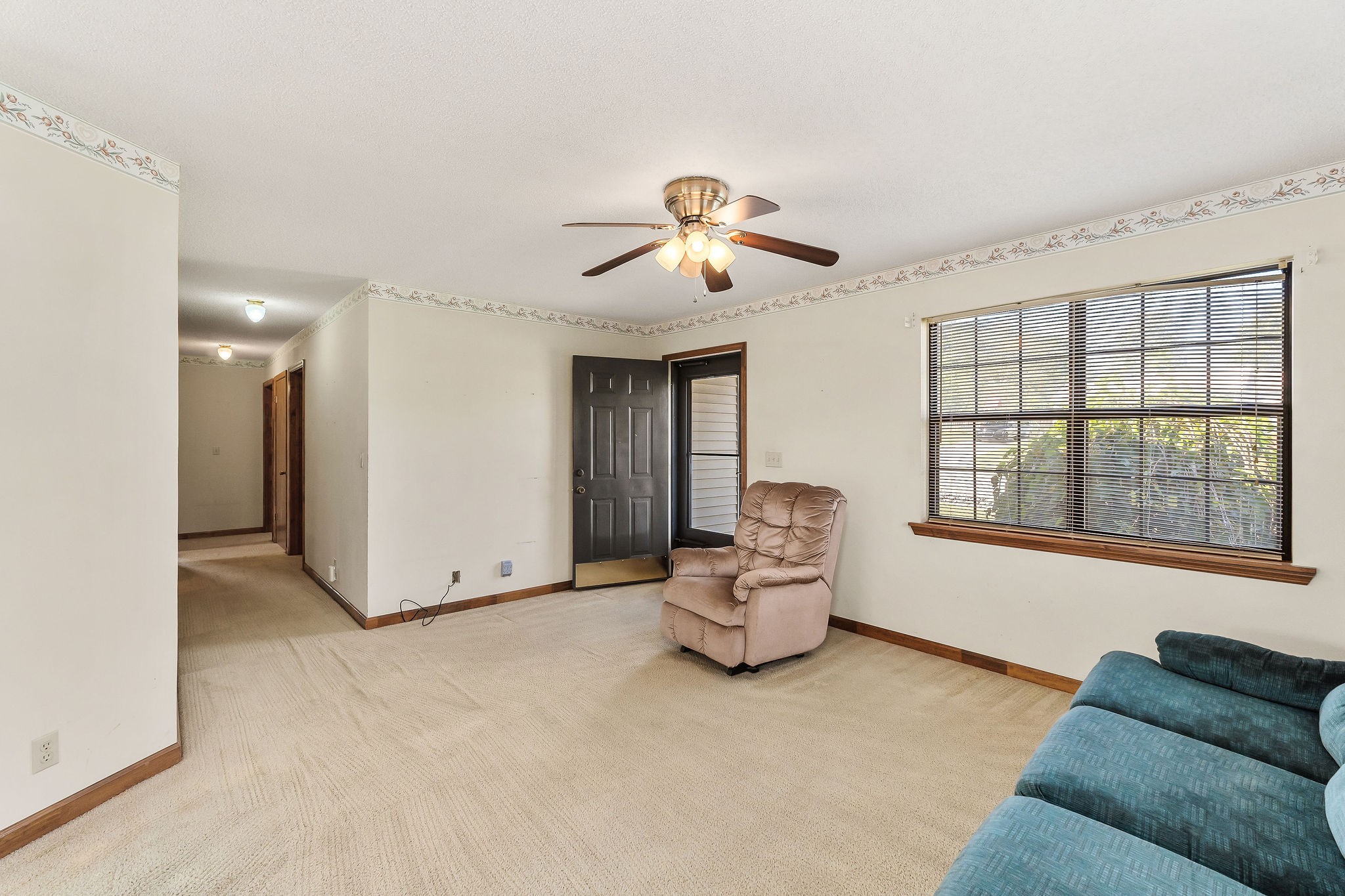 Image 5 of 40 For 8885 90th Lane