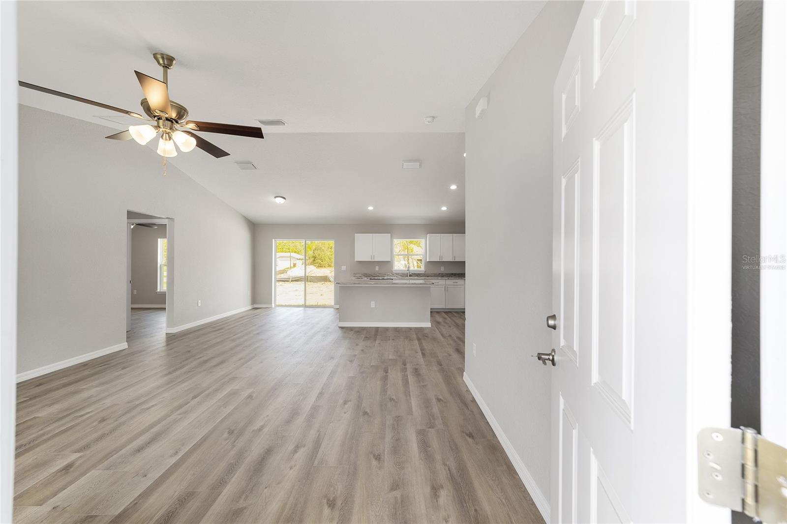 Listing photo id 8 for 11059 Haitian Drive
