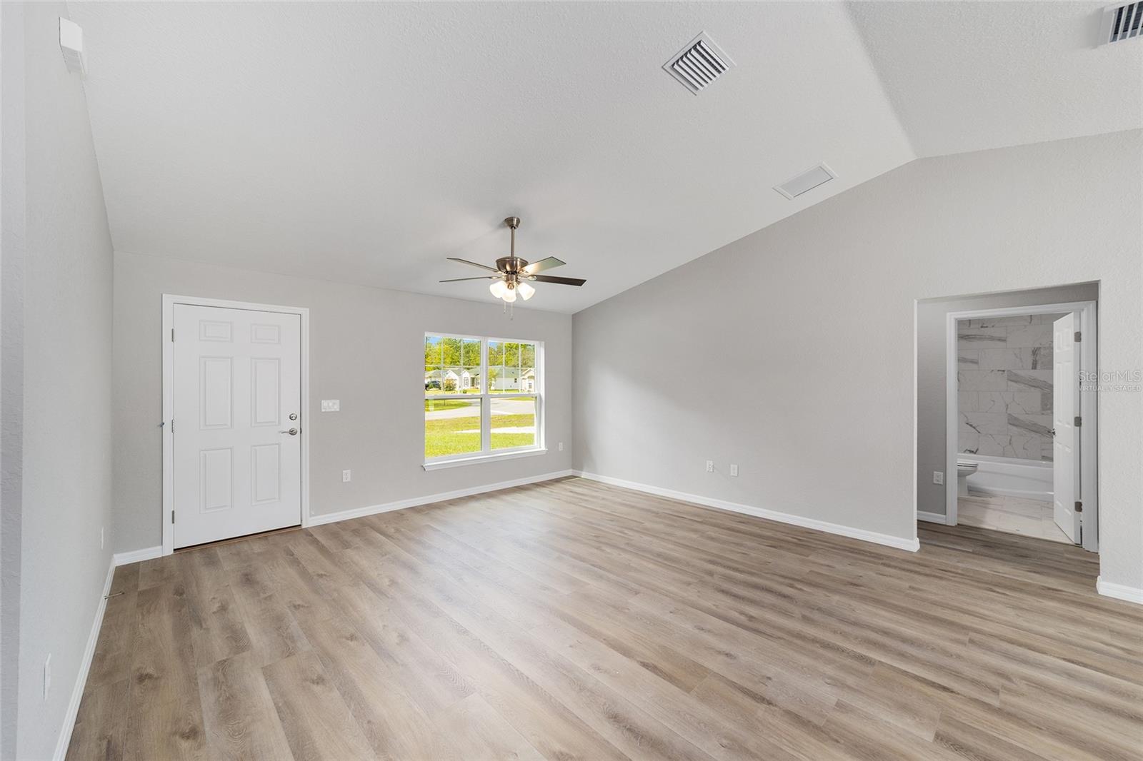 Listing photo id 10 for 11059 Haitian Drive
